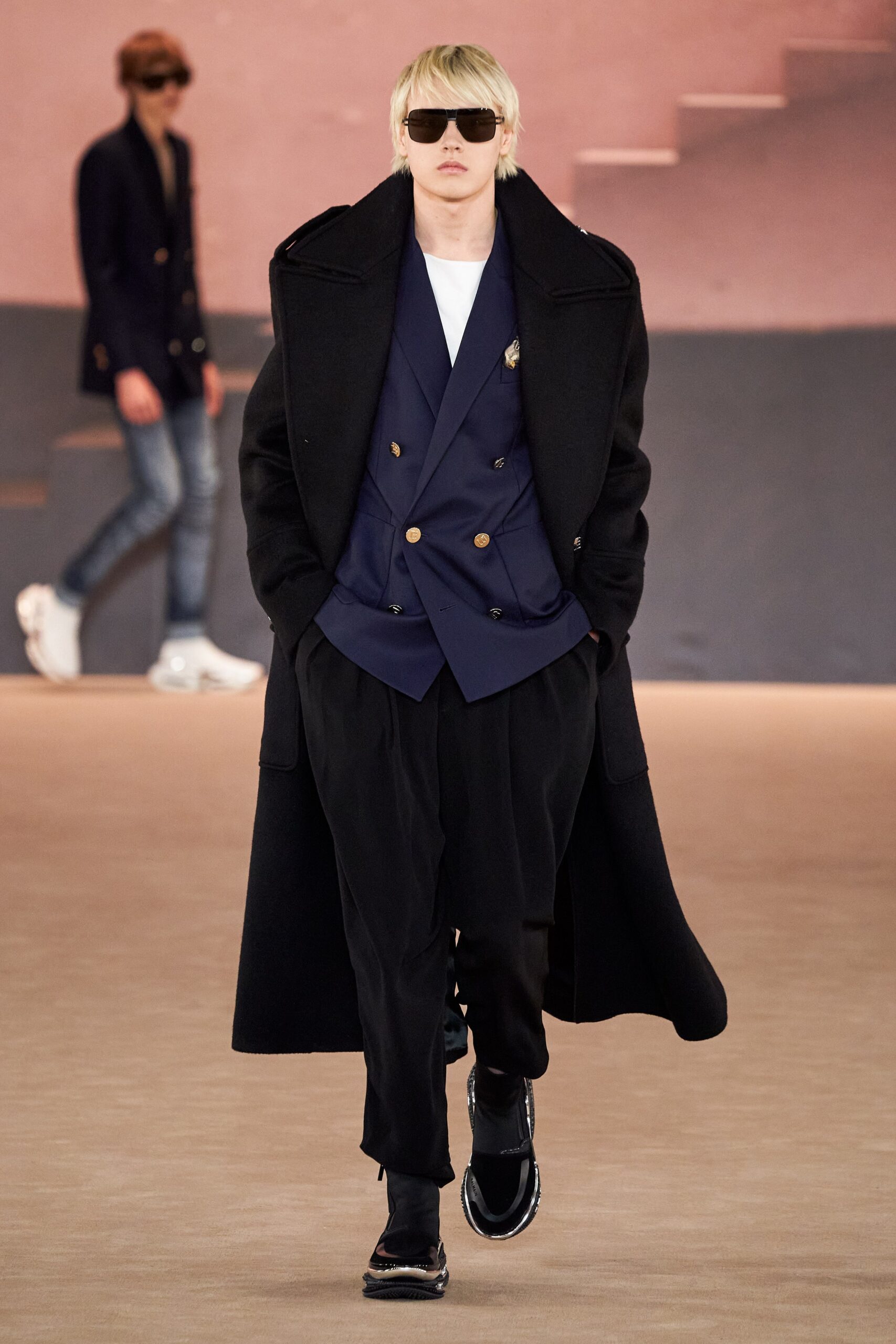 black wool long-sleeve double-breasted relaxed layered coat