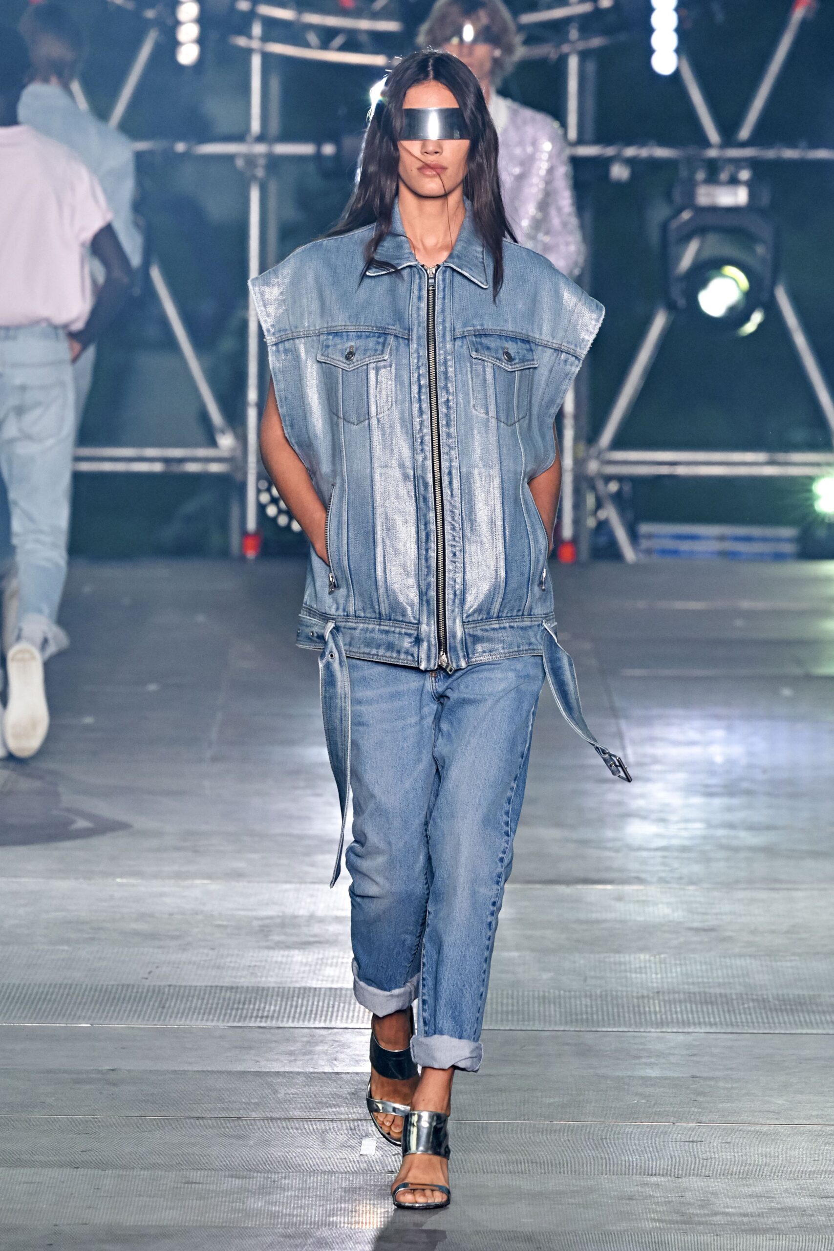 blue denim sleeveless collared relaxed zippered jacket
