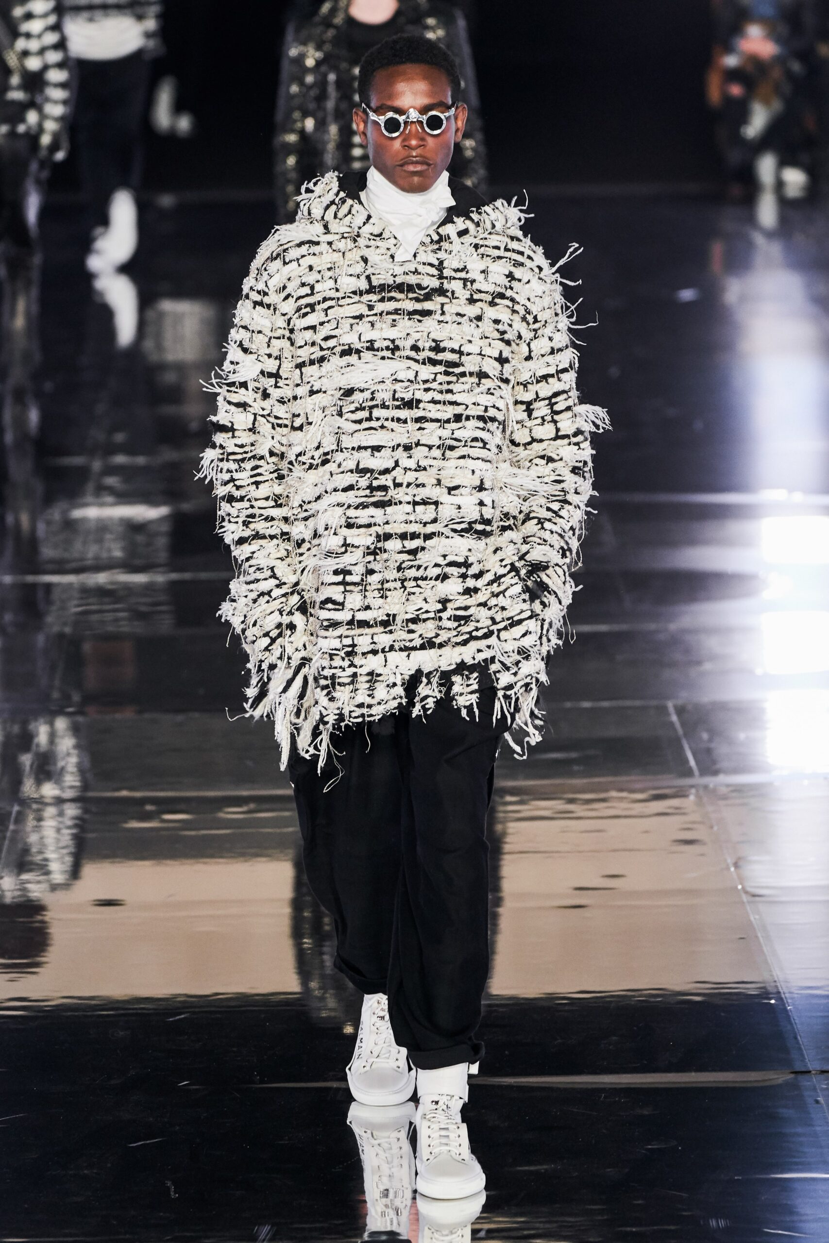 fringed black and white top with relaxed pants