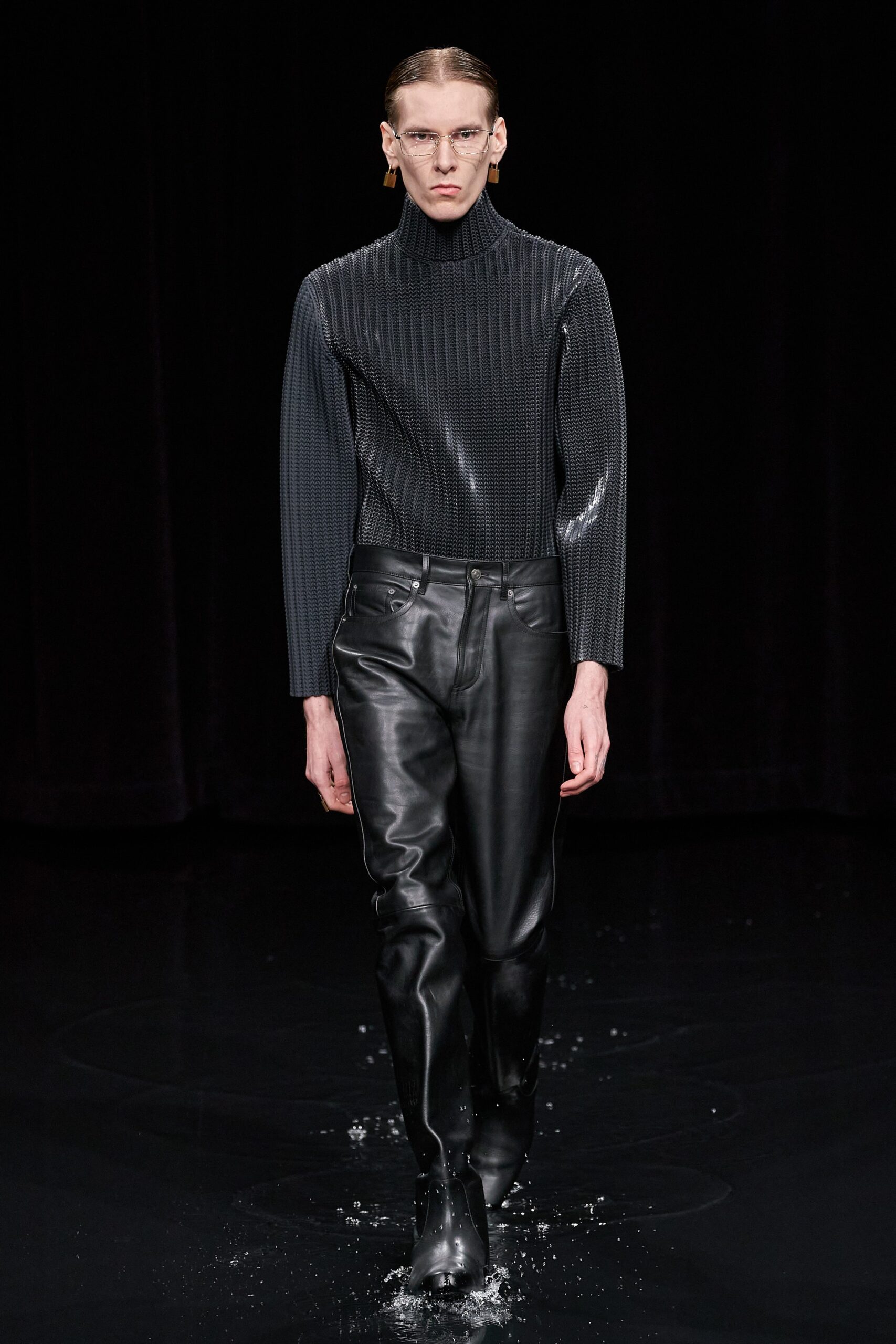 black knit long-sleeve turtleneck fitted ribbed top