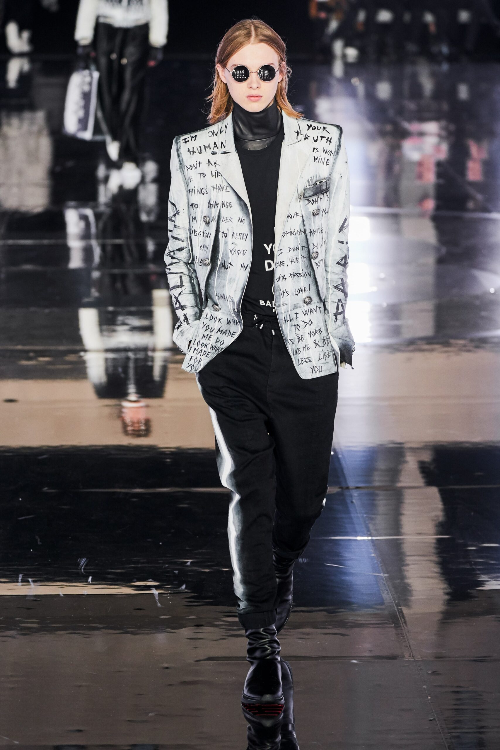 white cotton long-sleeve collared tailored printed blazer