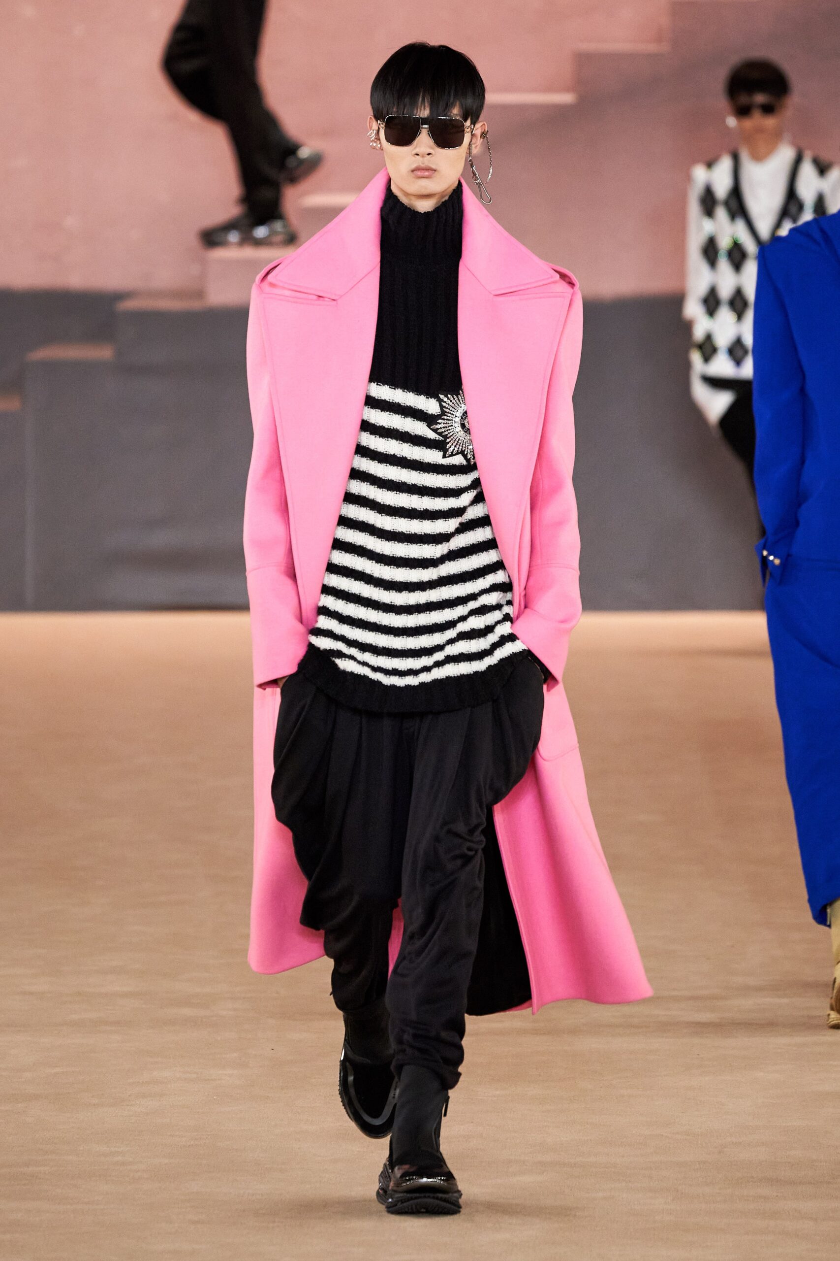 pink long-sleeve collared fitted buttoned coat