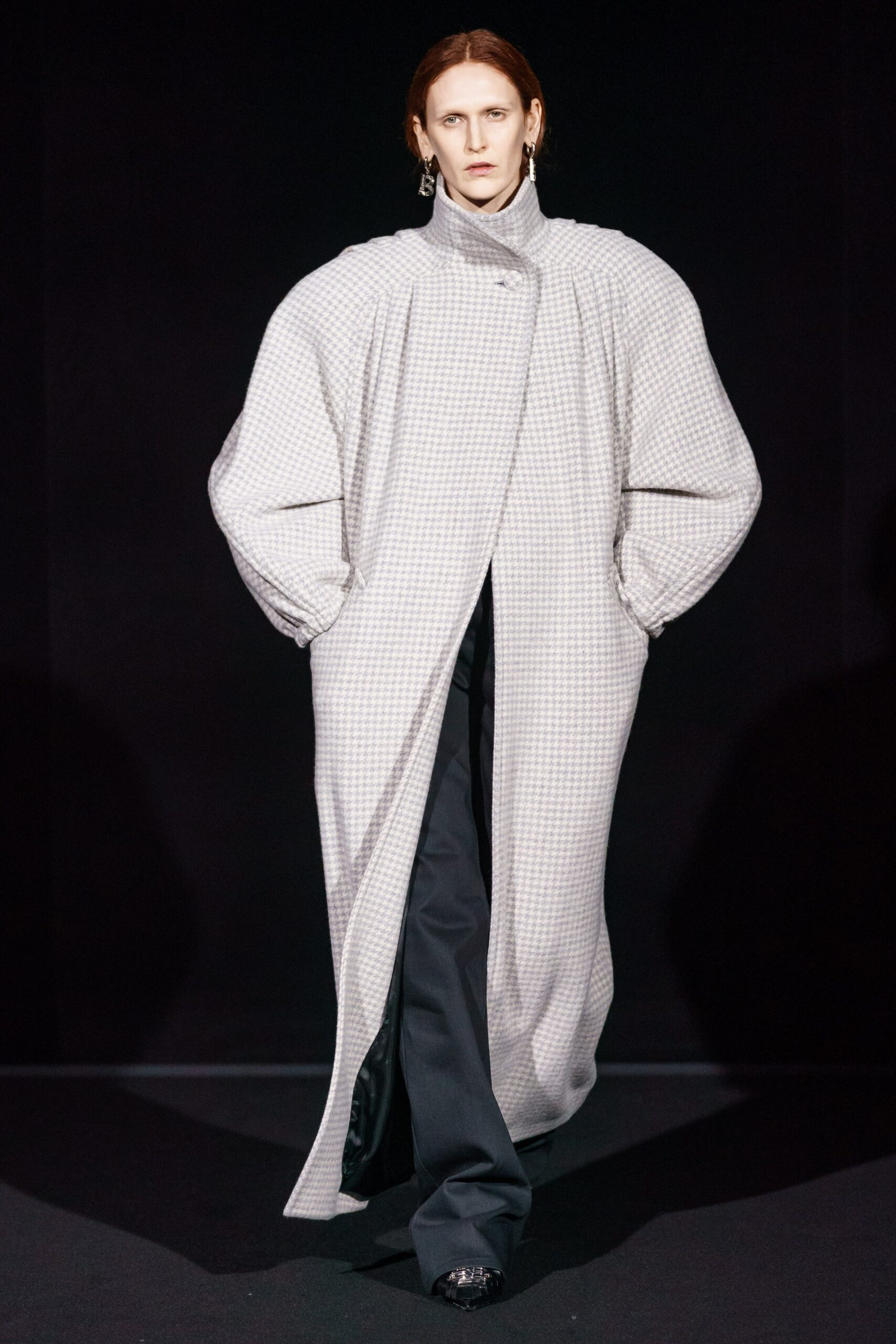 gray oversized coat with black pants