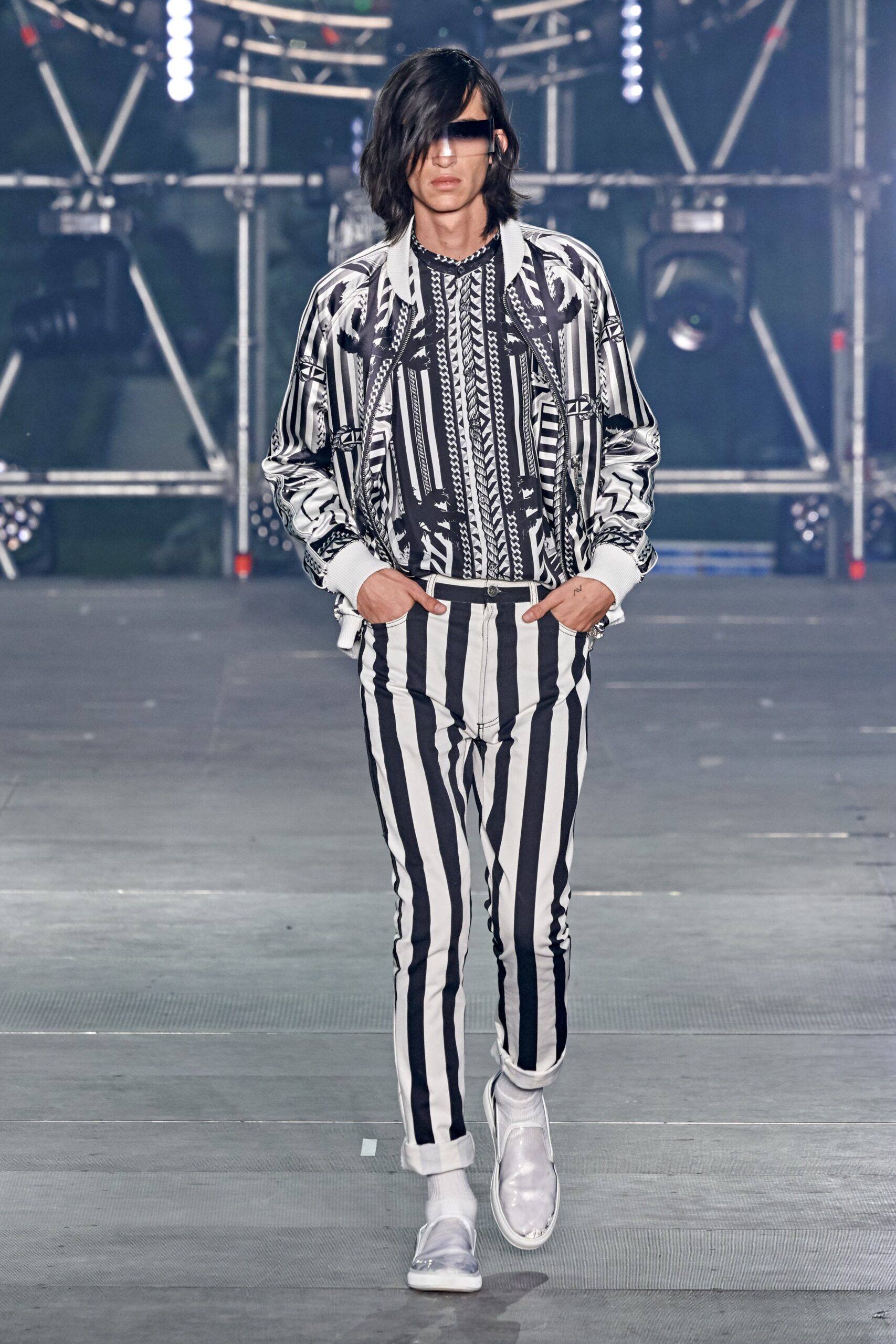 black and white printed jacket with slim pants