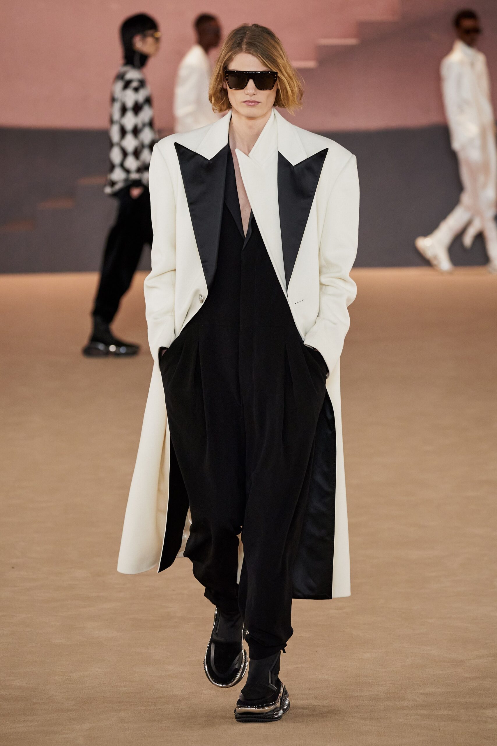 white wool long-sleeve collared fitted structured buttoned coat