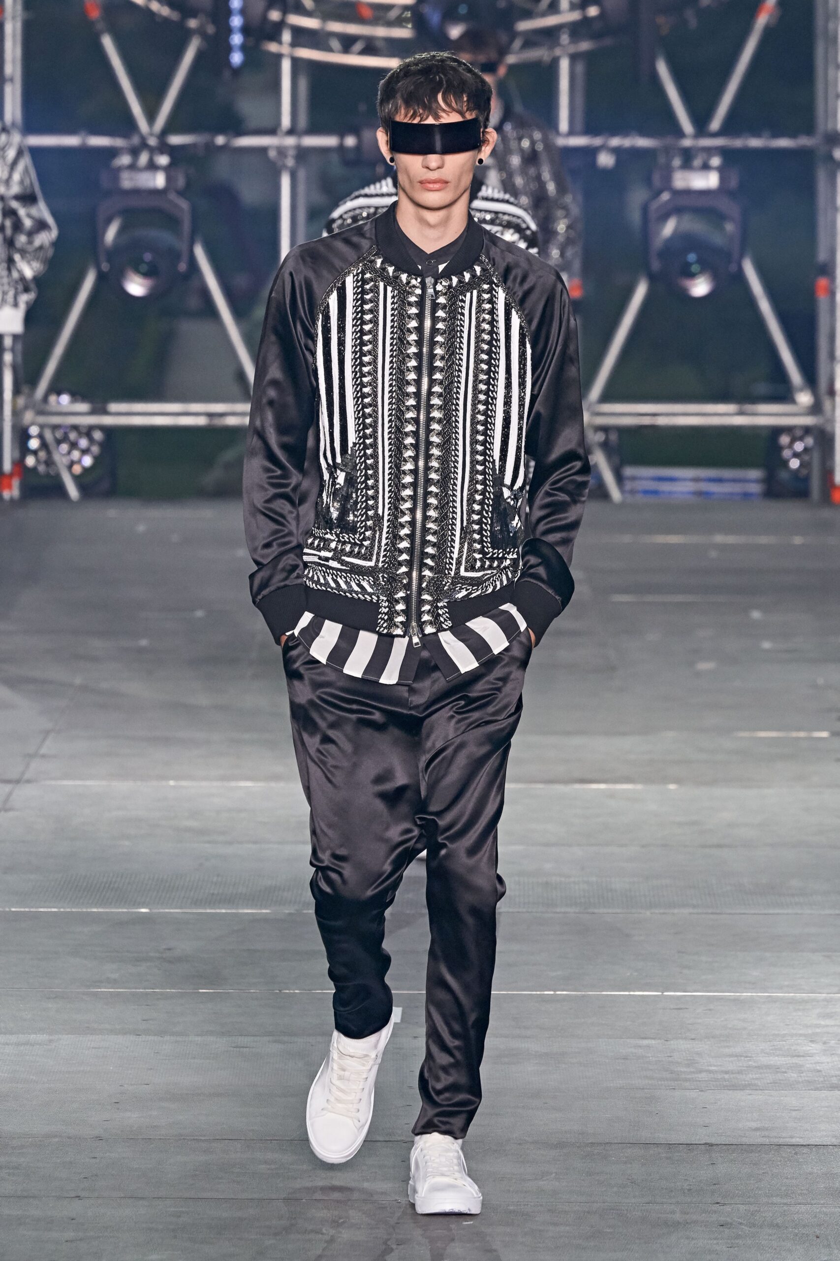 black silk long-sleeve collared relaxed printed jacket