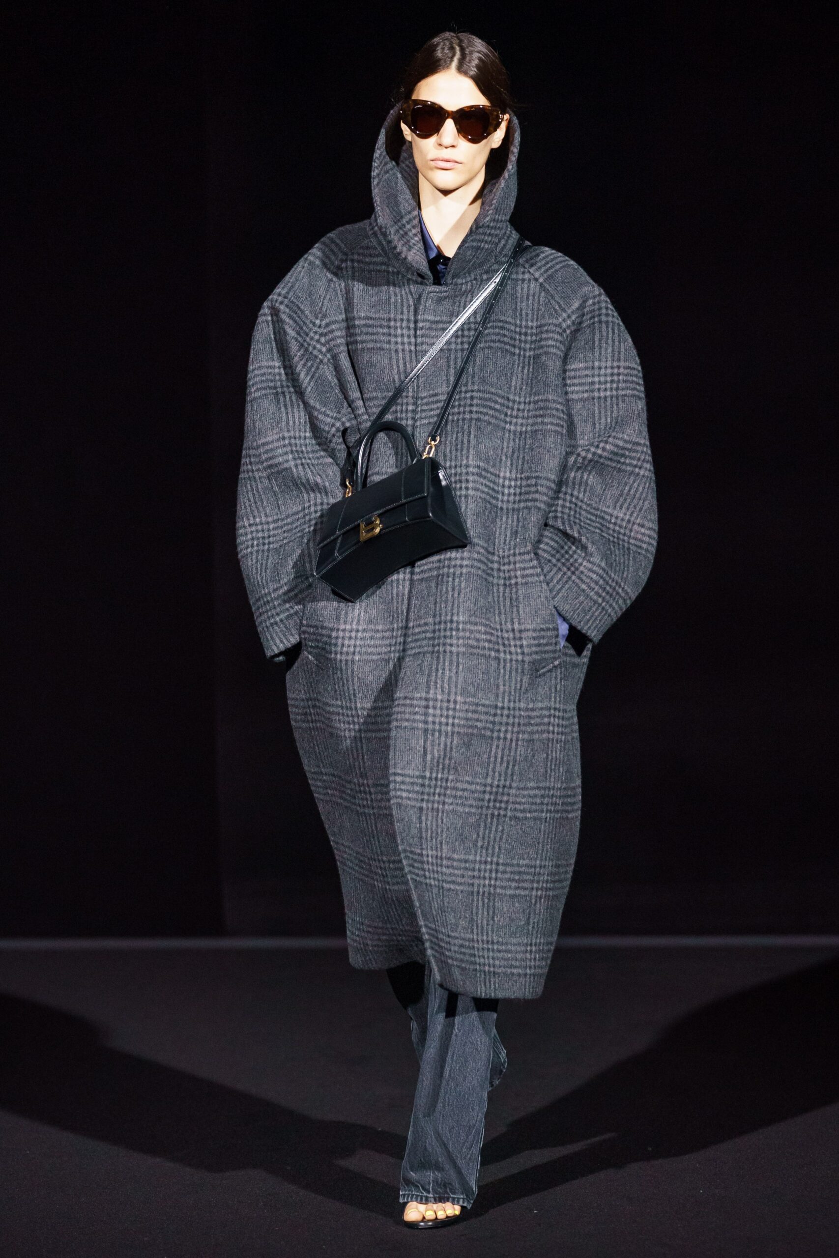 oversized gray coat with denim pants