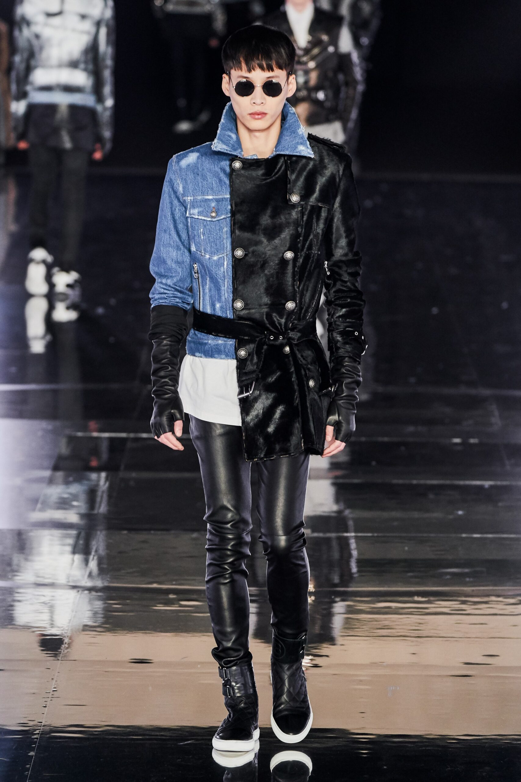 black denim long-sleeve collared fitted zippered jacket