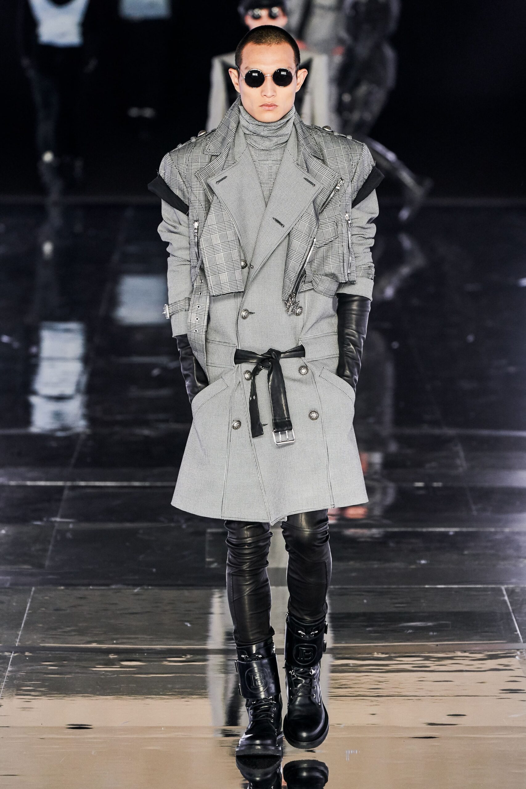 gray wool long-sleeve collared fitted belted buttoned coat