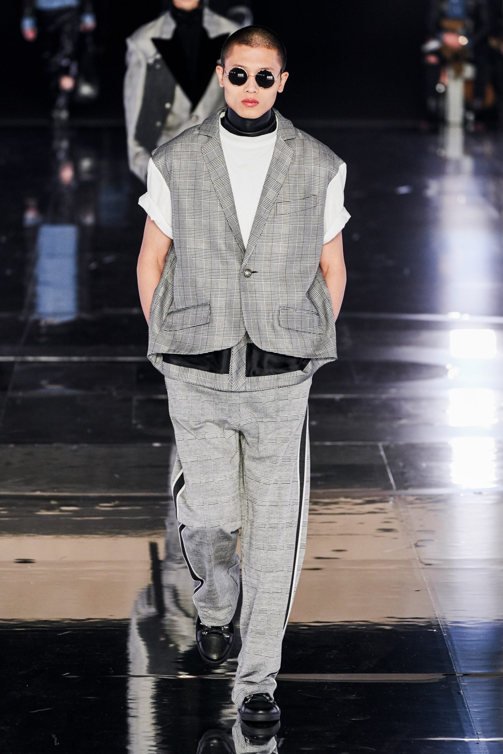 gray cotton short-sleeve collared relaxed buttoned vest
