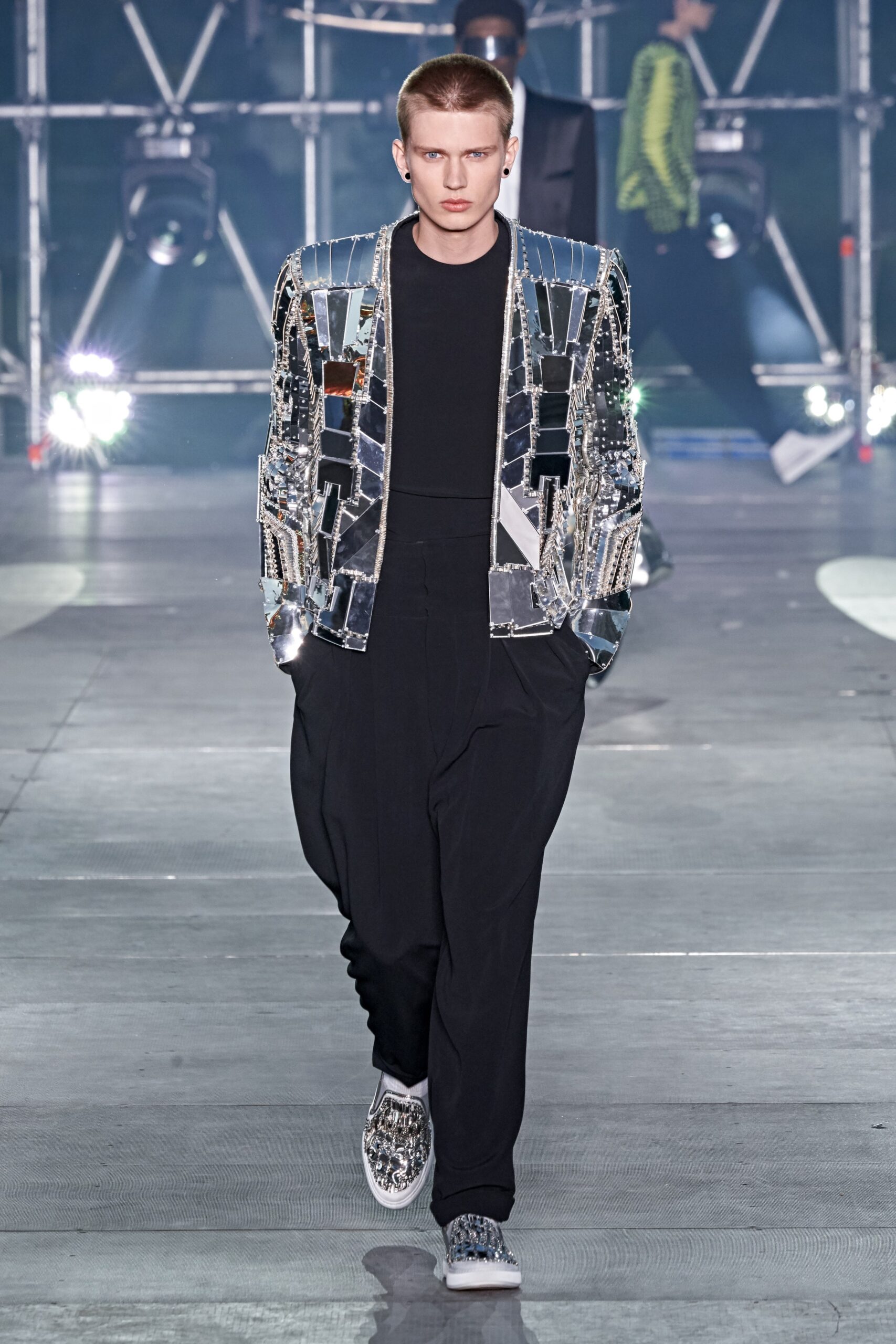 gray metallic long-sleeve collared fitted layered zippered jacket
