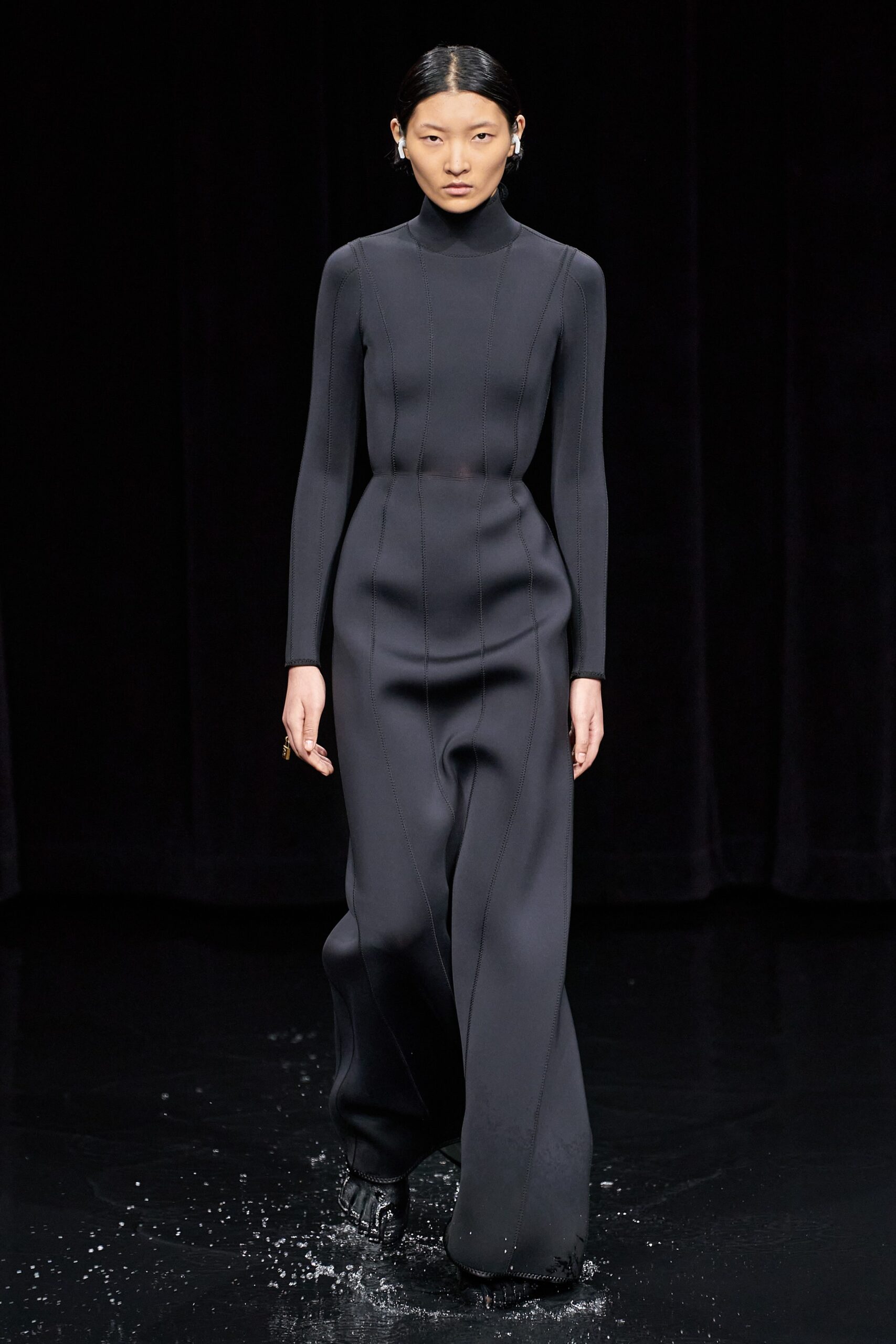 black fitted neoprene gown