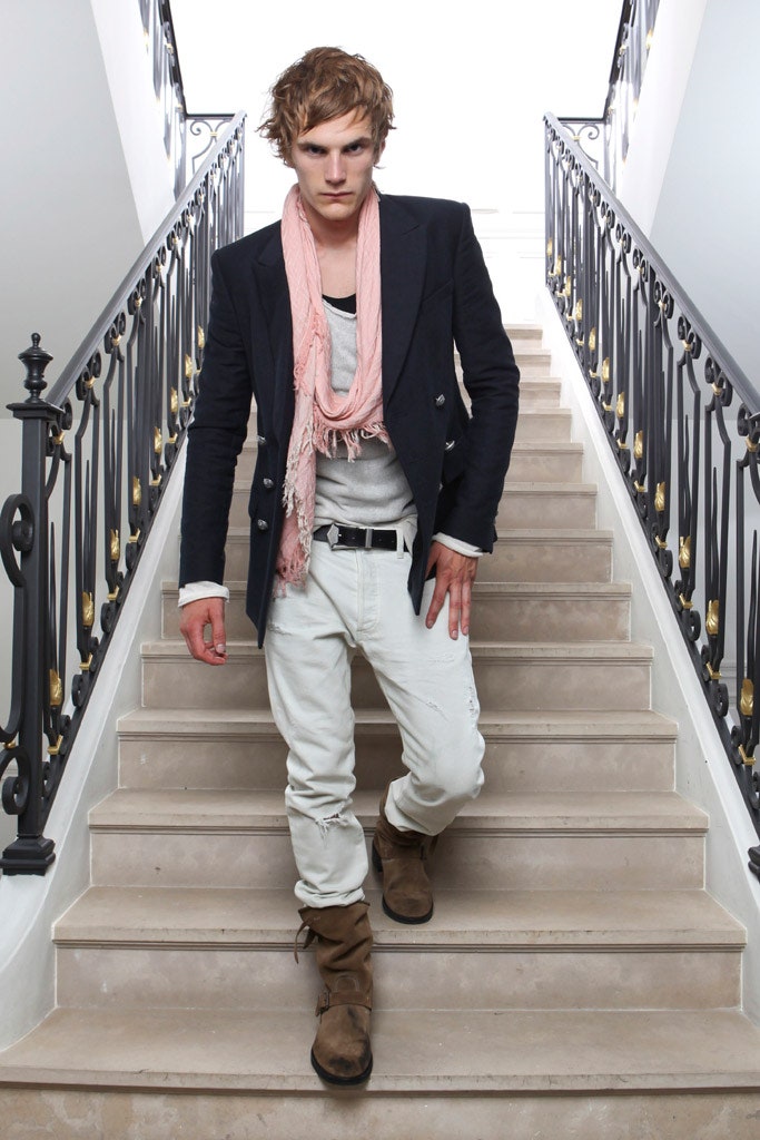 black blazer with gray t-shirt