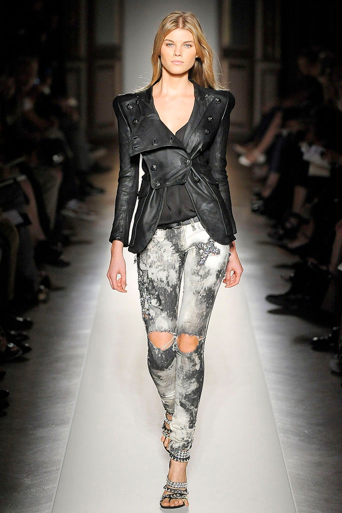 black leather long-sleeve collared fitted zippered jacket