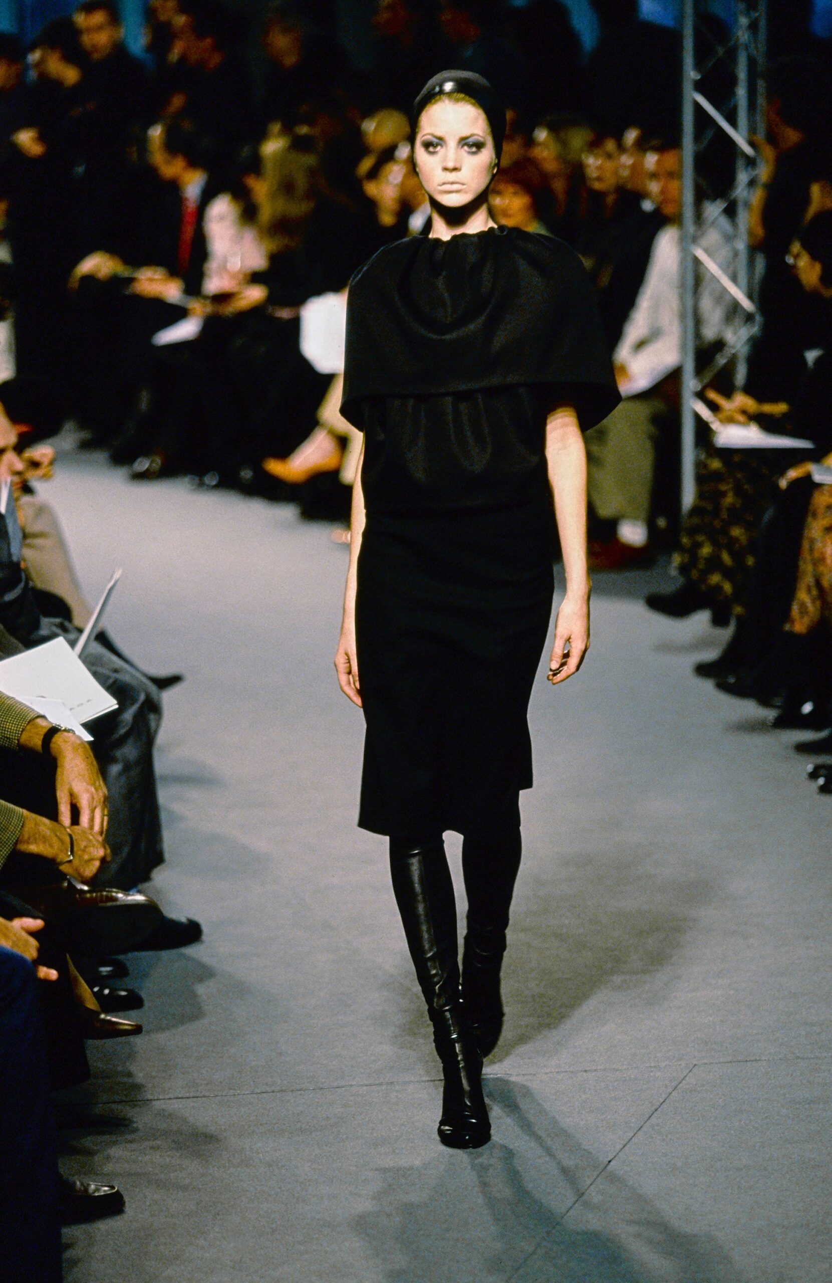 black leather fitted straight-leg leggings