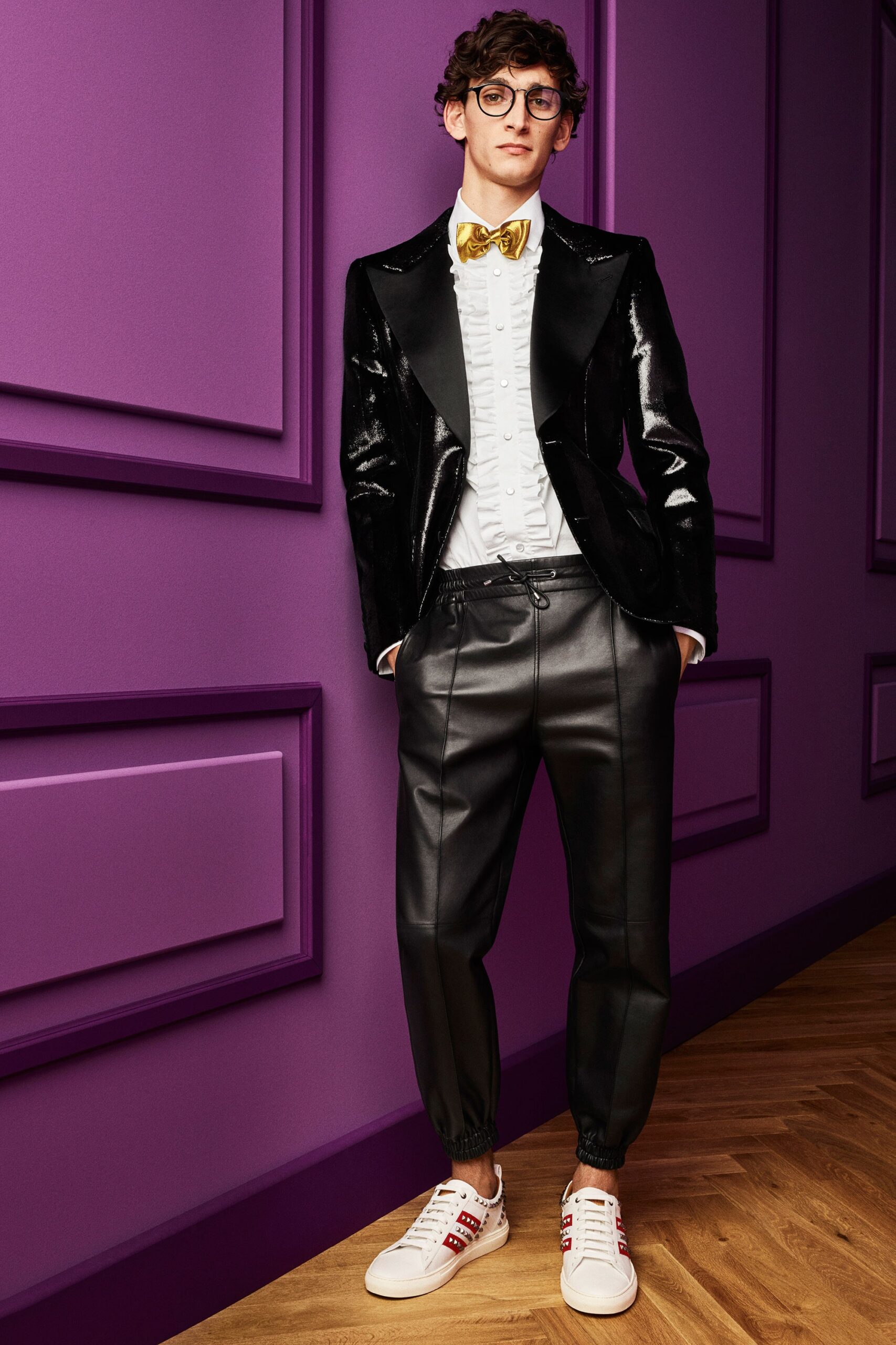 black silk long-sleeve collared tailored buttoned shiny blazer