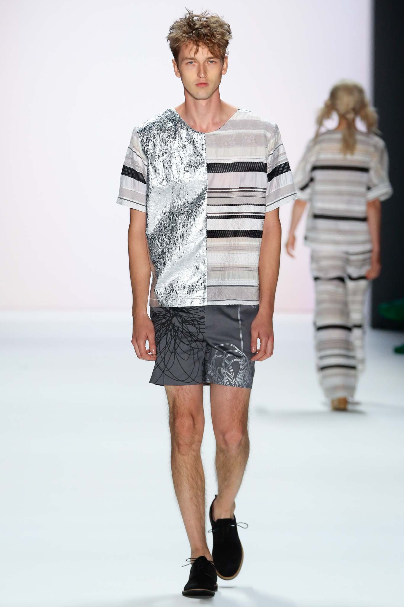 gray printed t-shirt and shorts