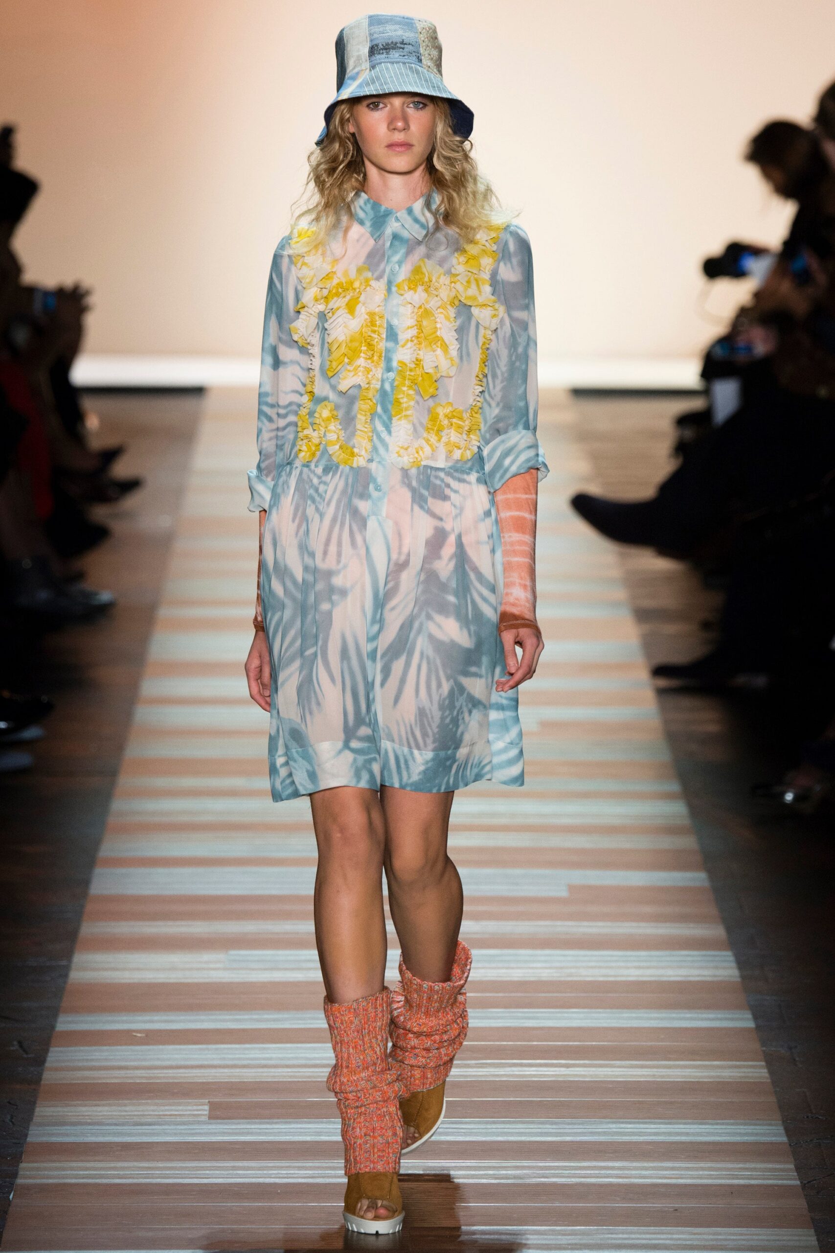 floral shirt-dress with hat