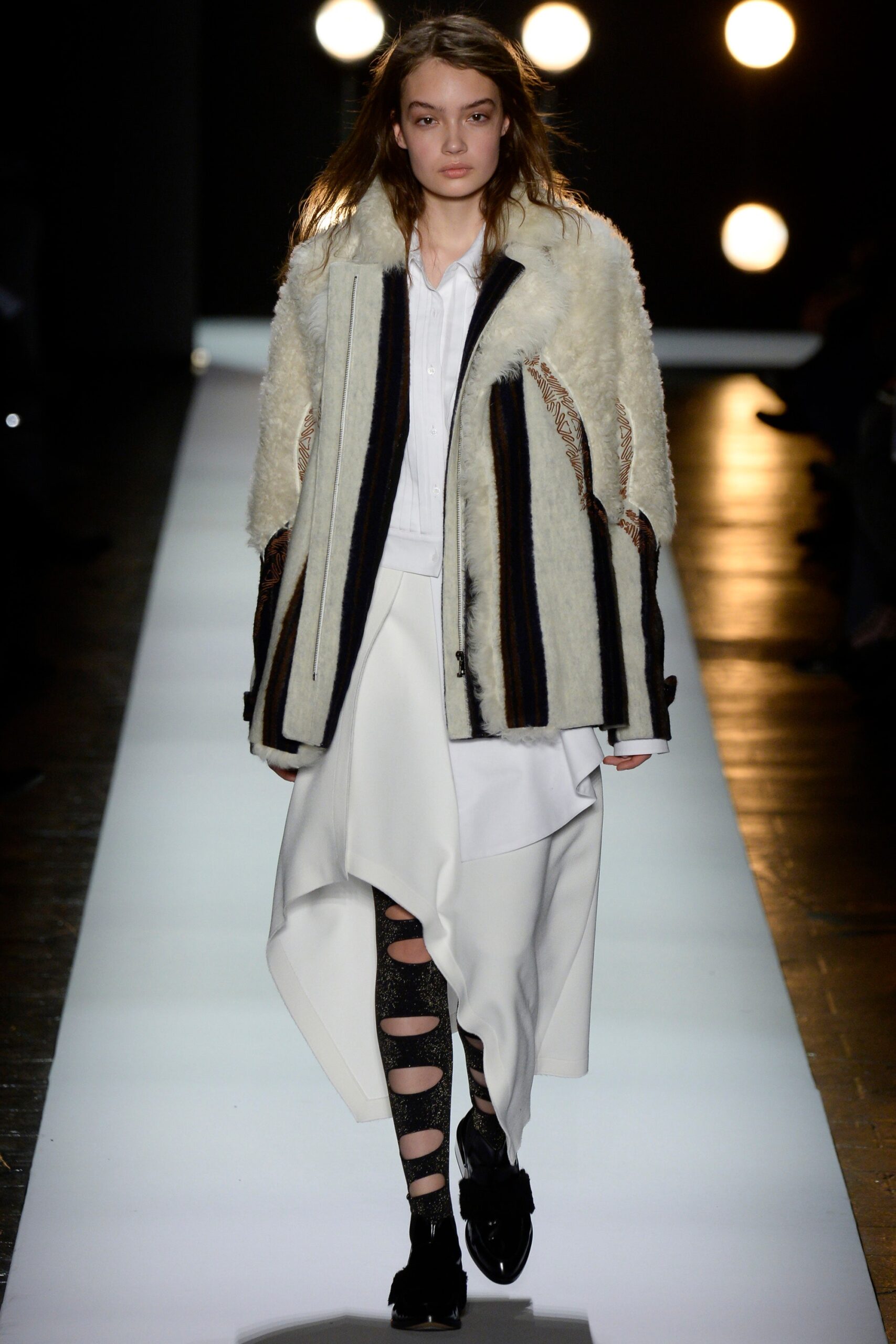 white wool long-sleeve relaxed layered fringed coat