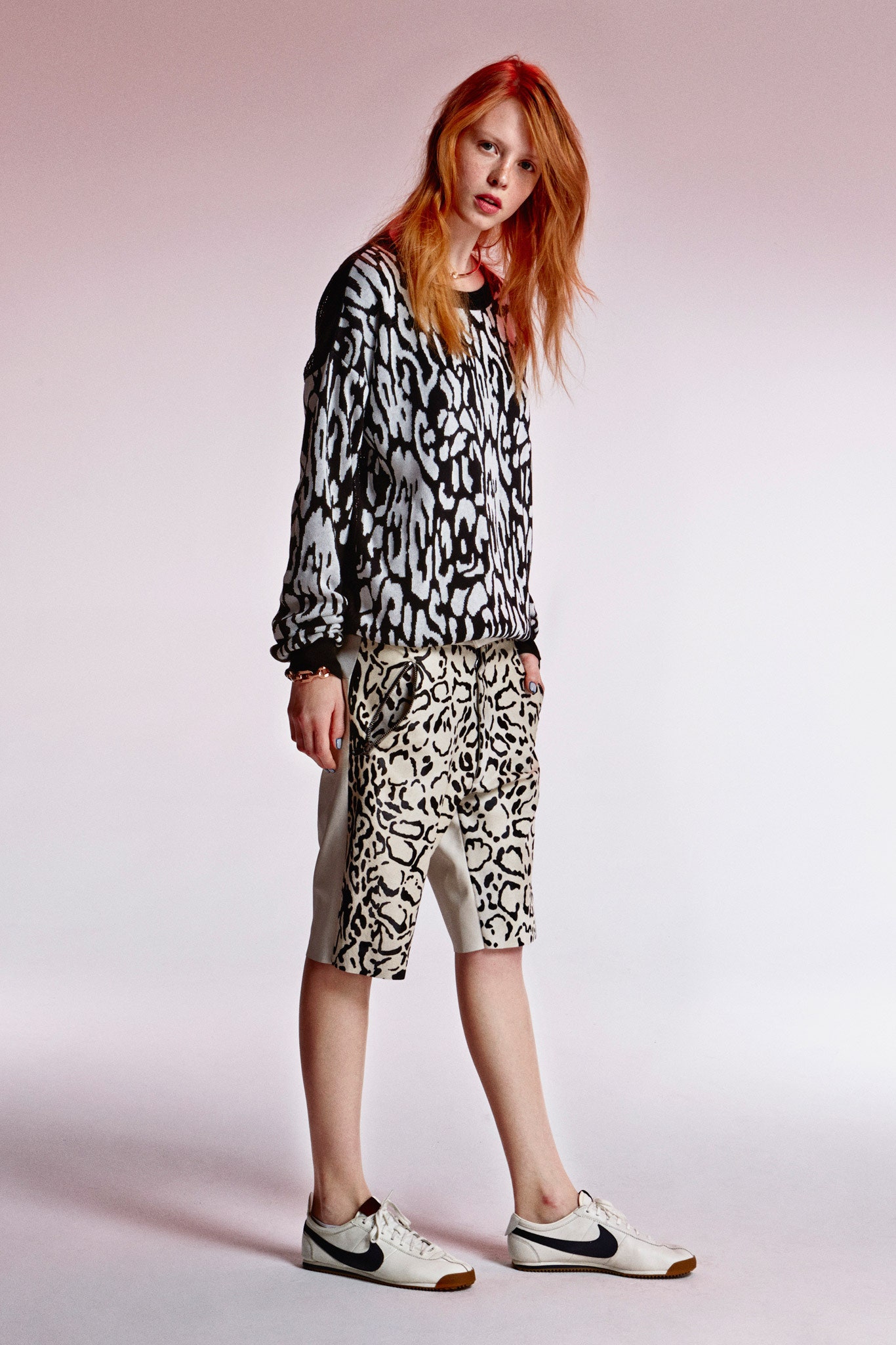 printed black and white sweater with shorts
