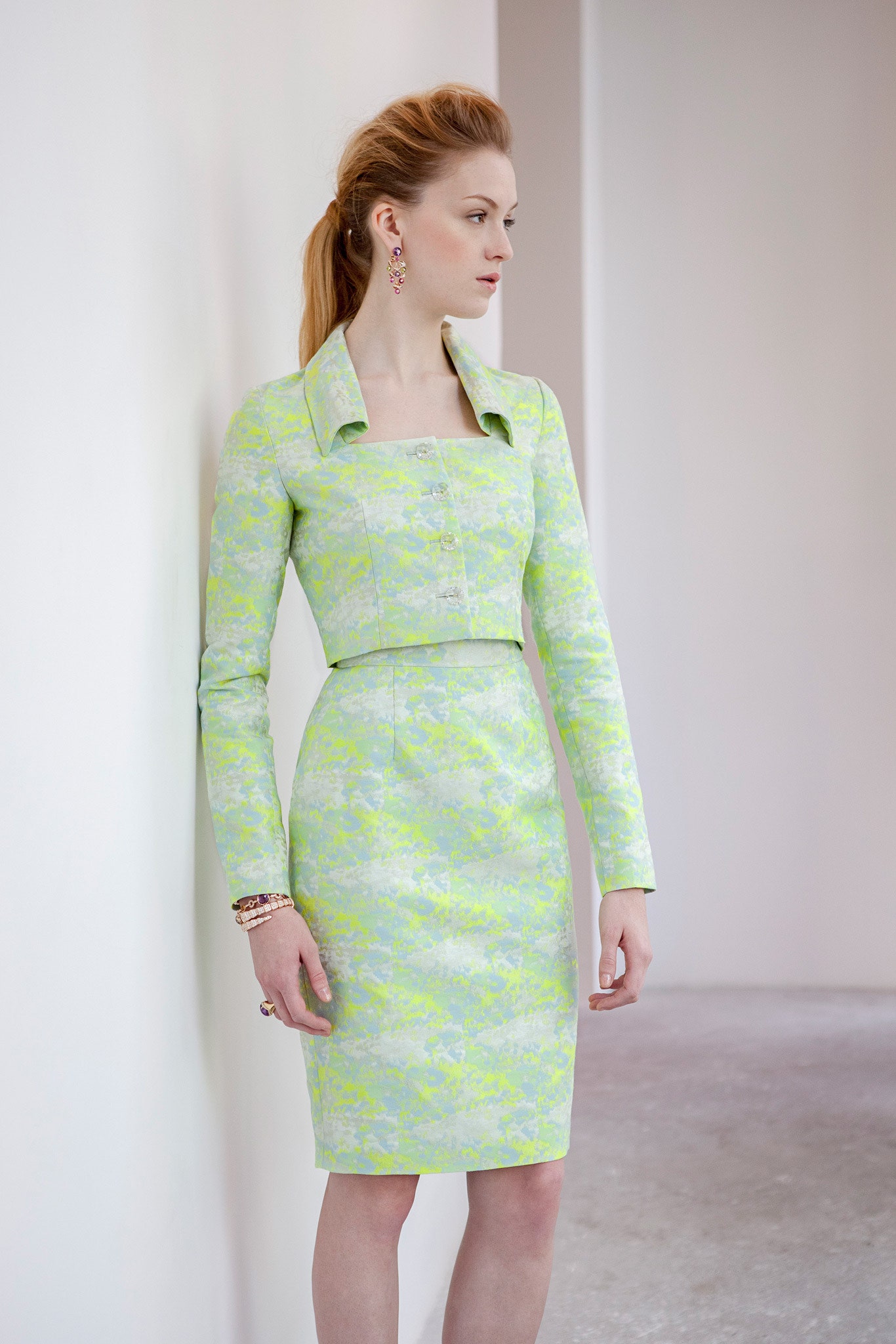 green cotton long-sleeve collared fitted buttoned blazer