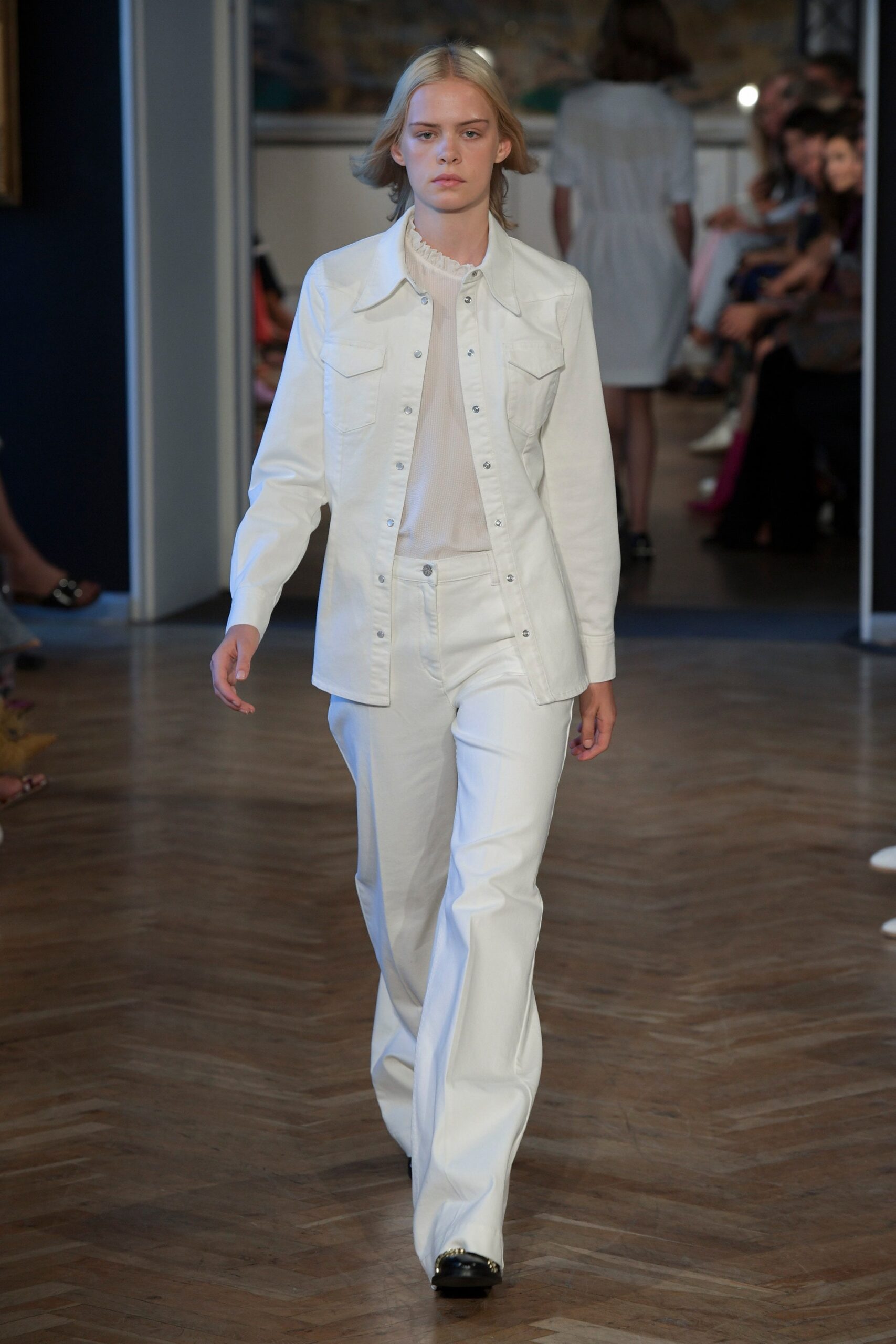 white denim long-sleeve collared fitted buttoned jacket