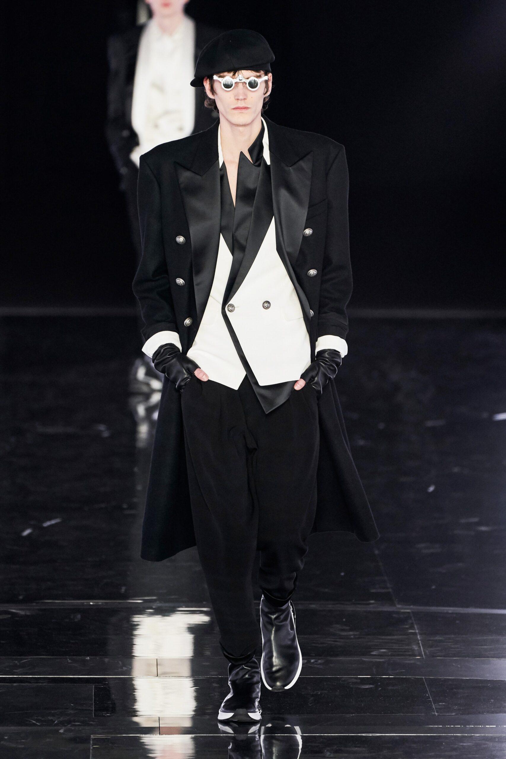black wool long-sleeve collared tailored layered coat