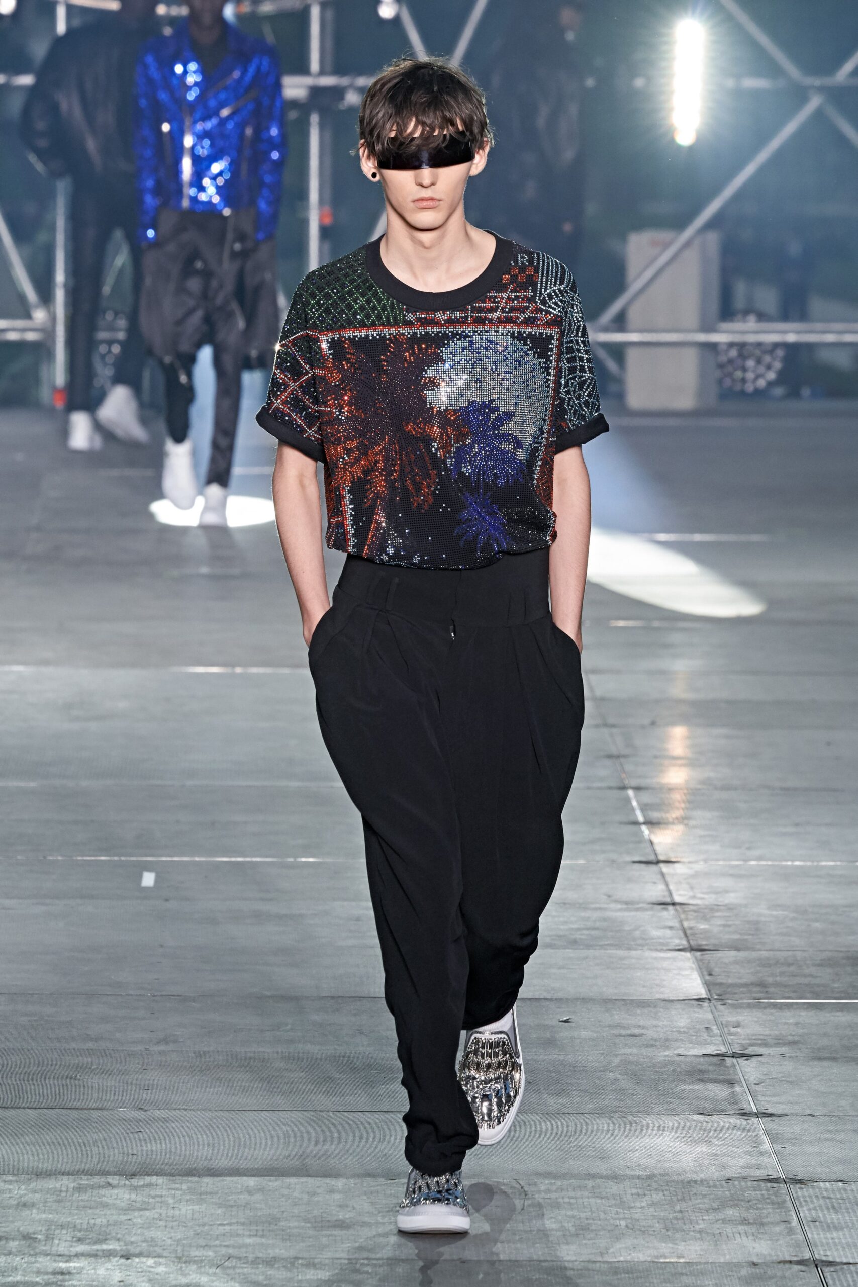 black sequin short-sleeve collared relaxed printed embellished top