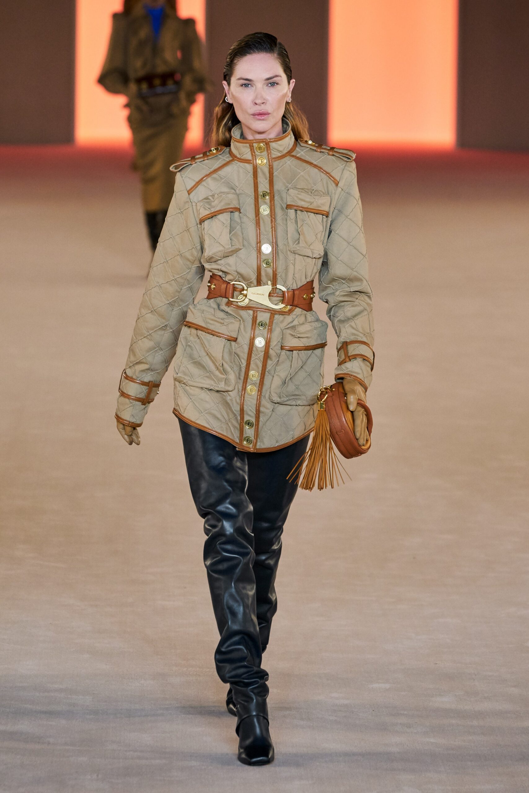 beige cotton long-sleeve collared fitted buttoned quilted jacket