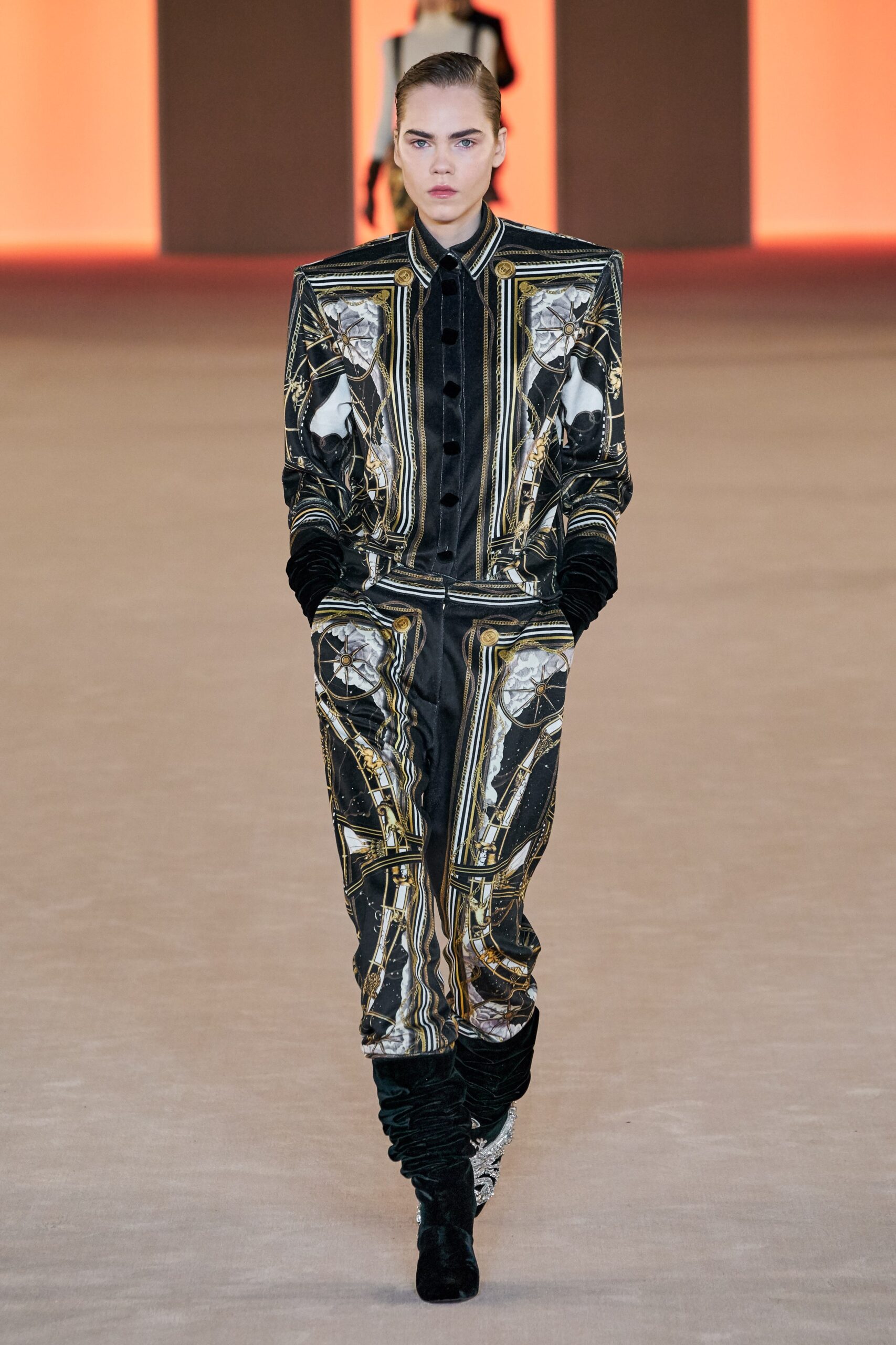 black silk long-sleeve collared fitted printed jacket