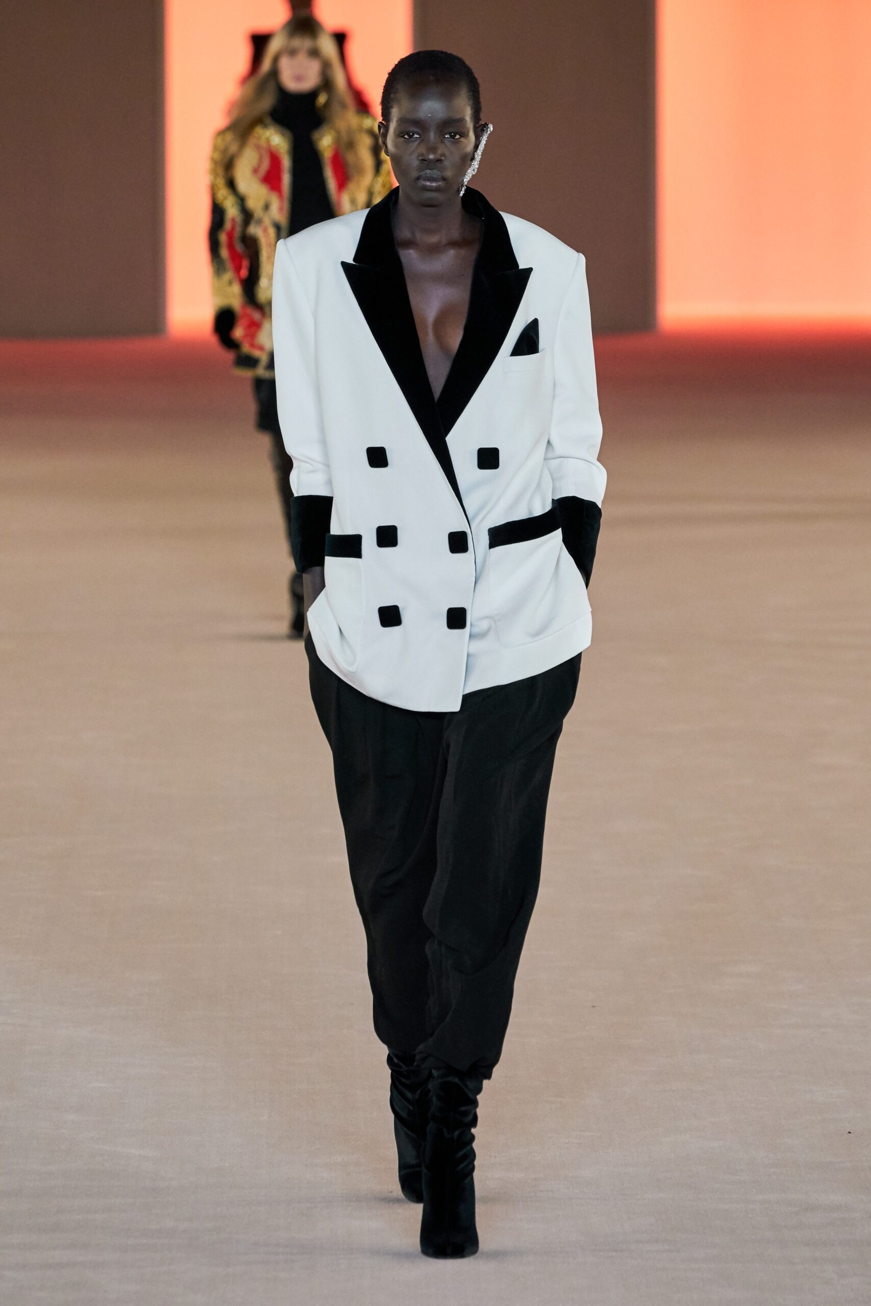 white wool long-sleeve collared tailored buttoned blazer