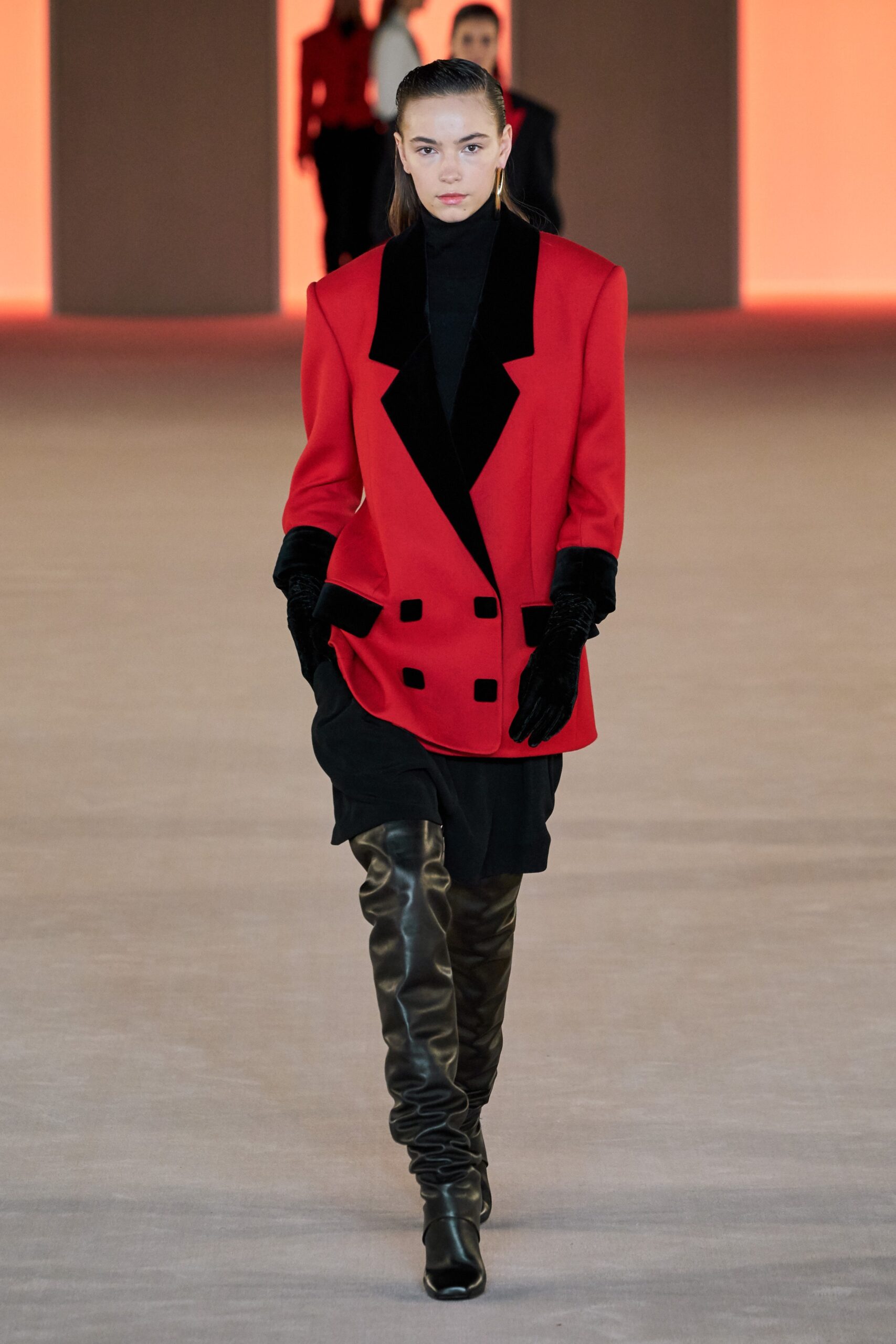 red long-sleeve collared fitted blazer