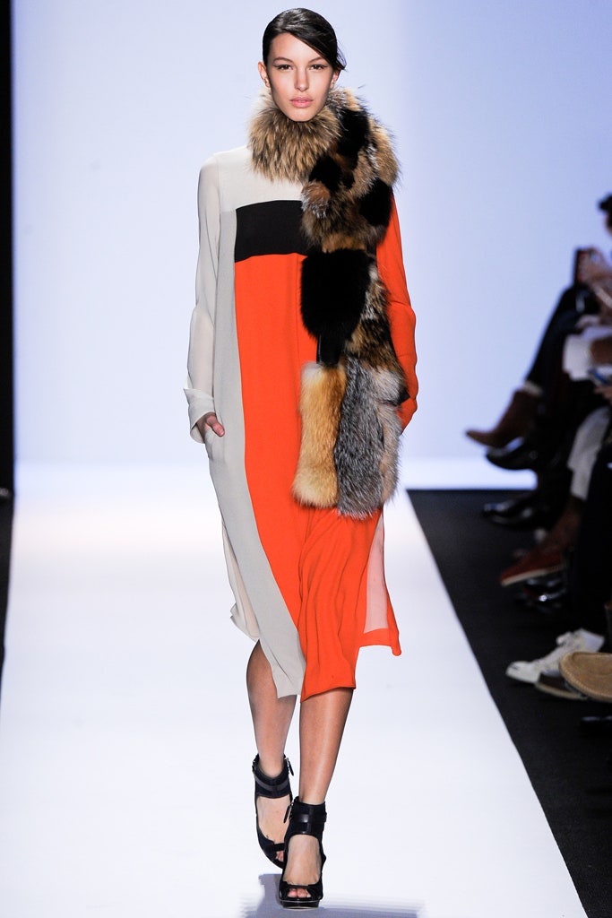 color-blocked midi dress with fur scarf