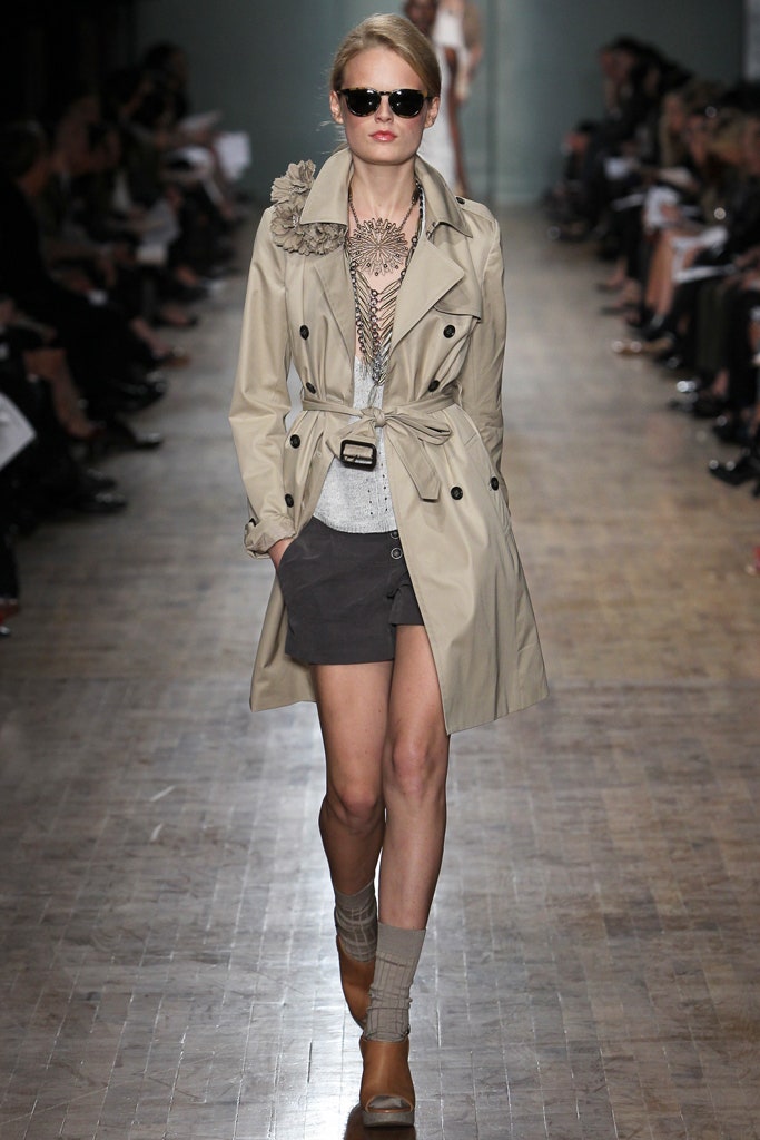 beige trench coat with gray shorts
