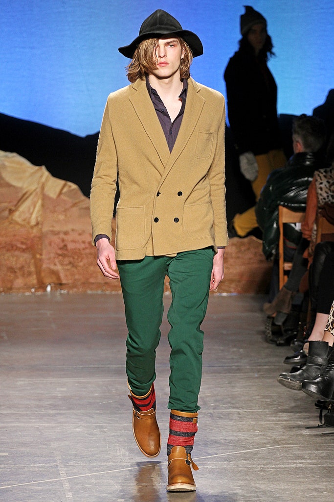 beige tailored blazer with black shirt