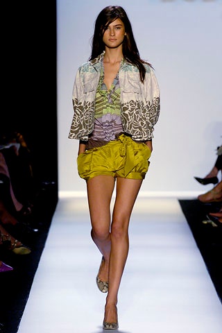 relaxed printed jacket with fitted top and shorts