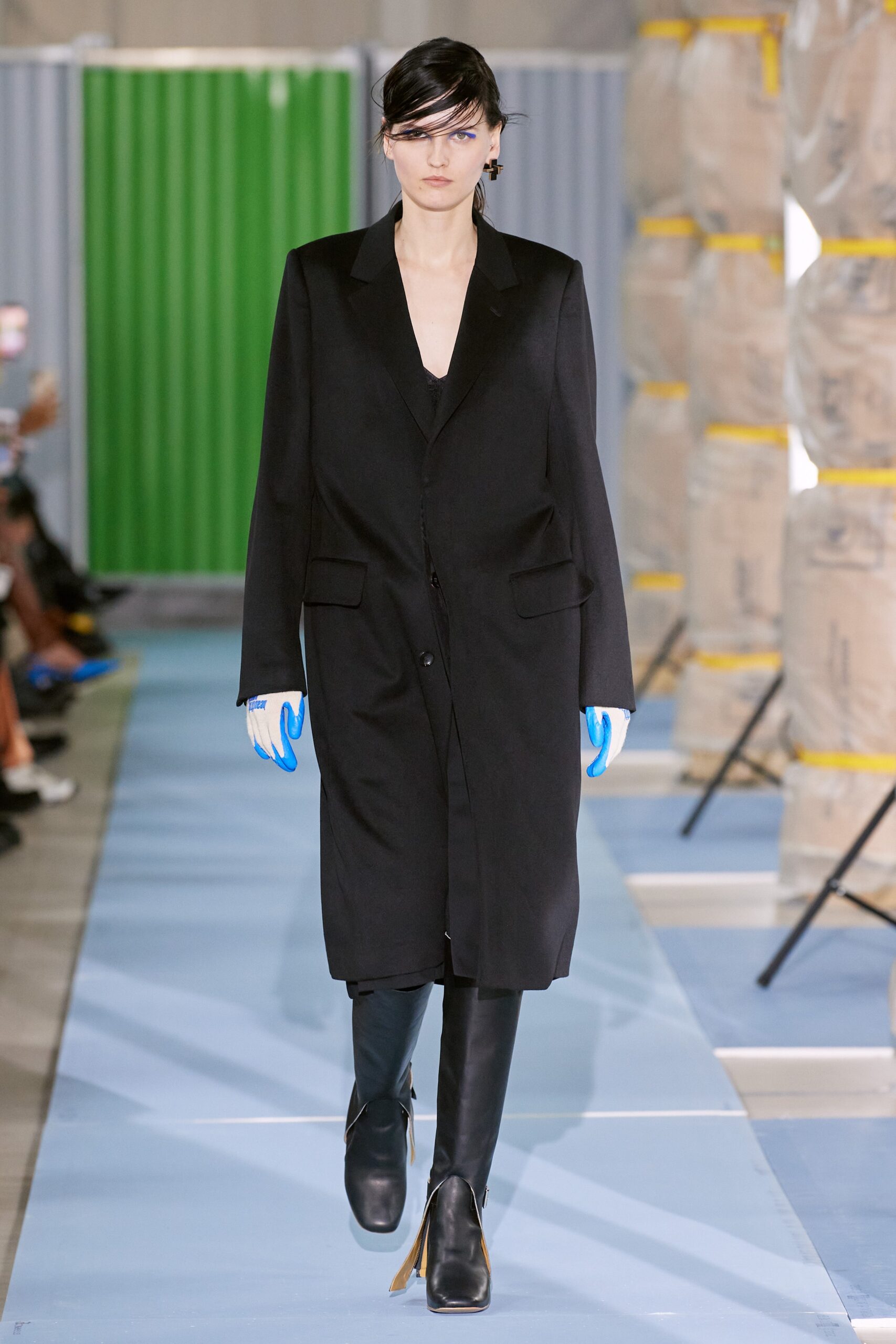black tailored single-breasted coat