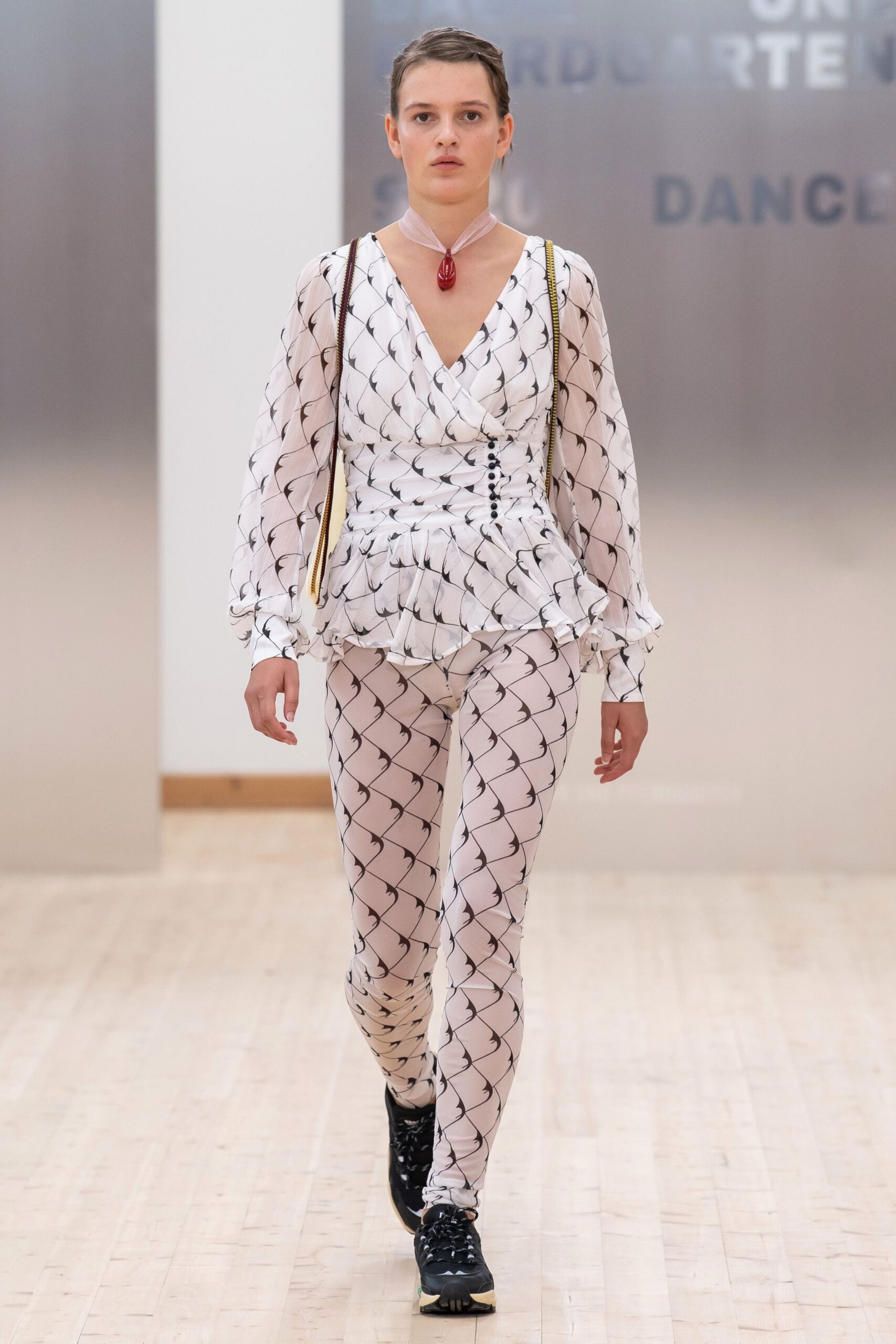 white cotton fitted printed leggings