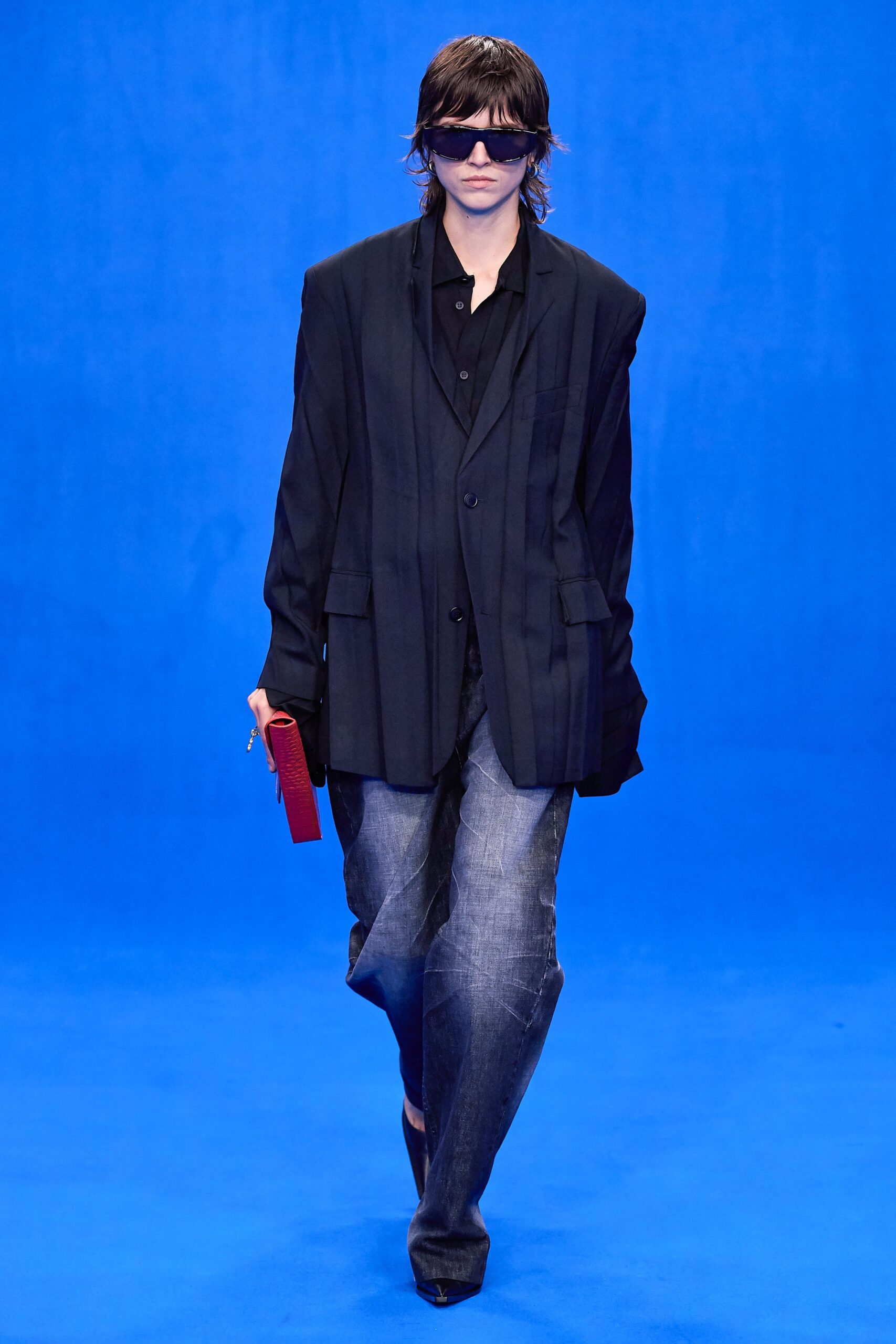 oversized black blazer with jeans