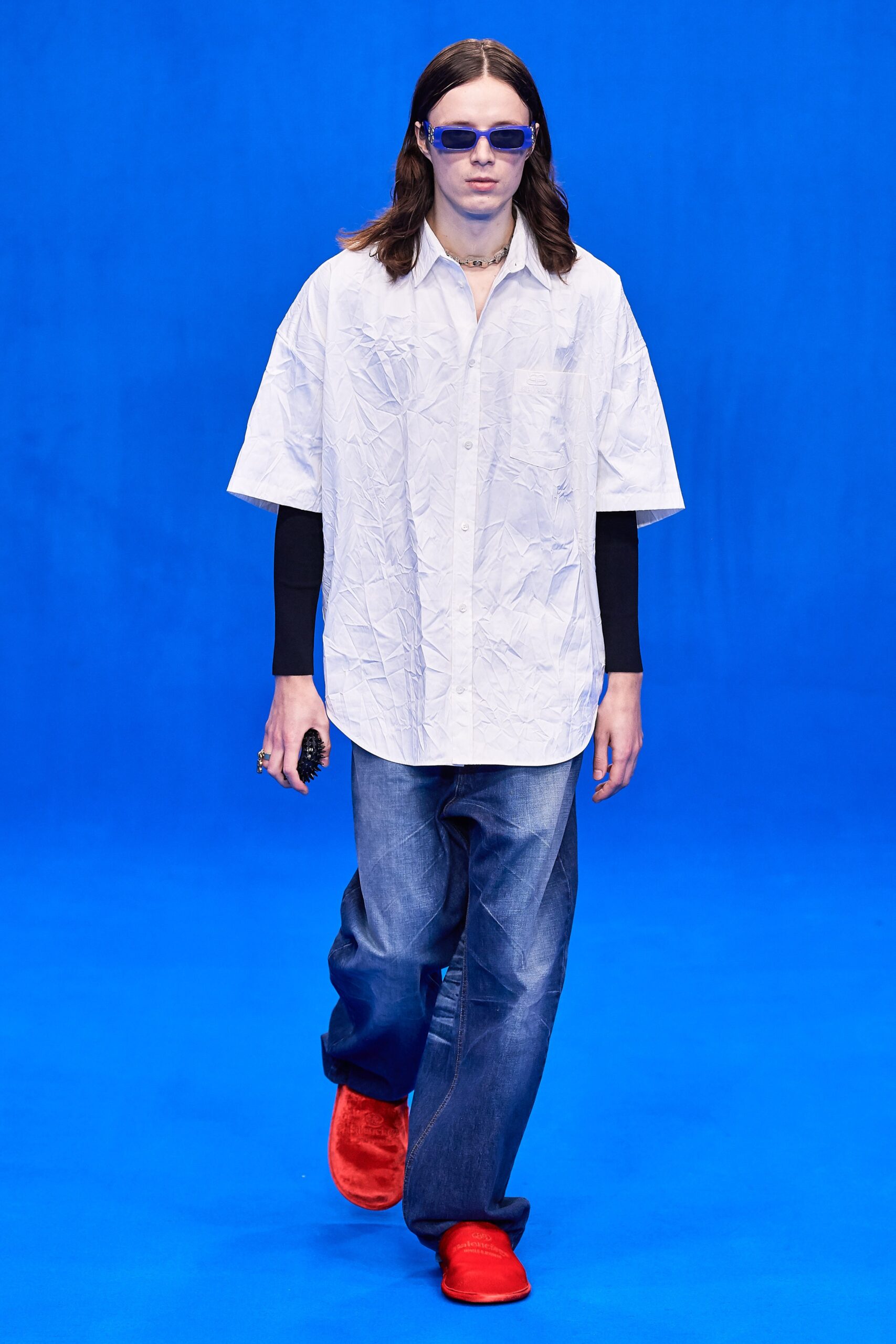 white relaxed shirt with blue jeans