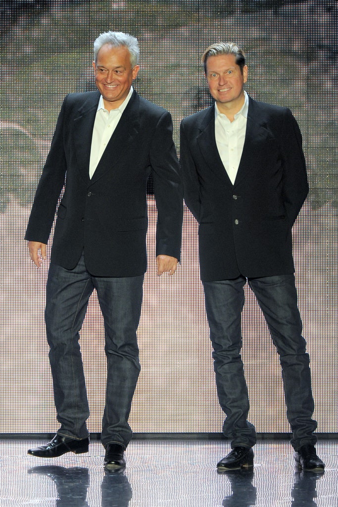 black blazer white shirt blue jeans