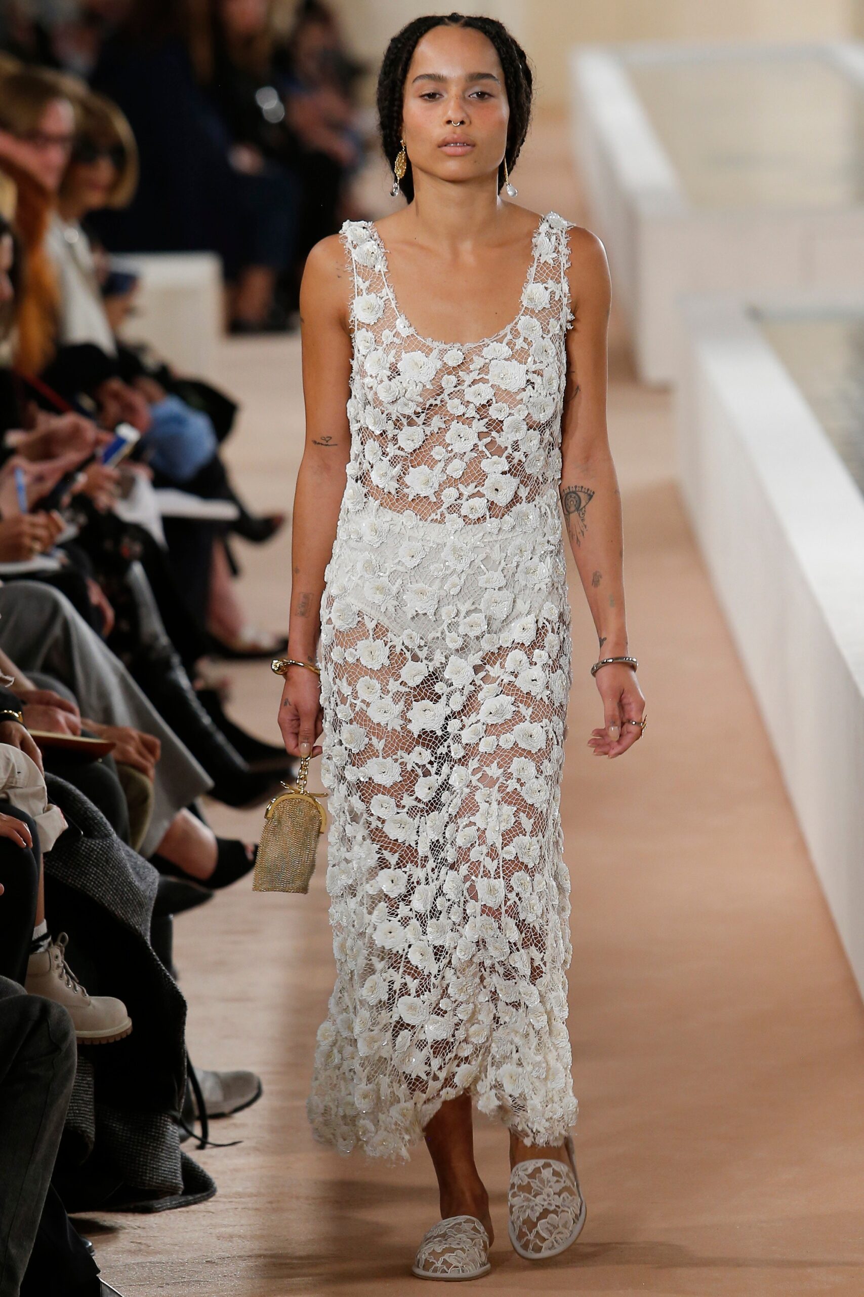 white lace sleeveless dress