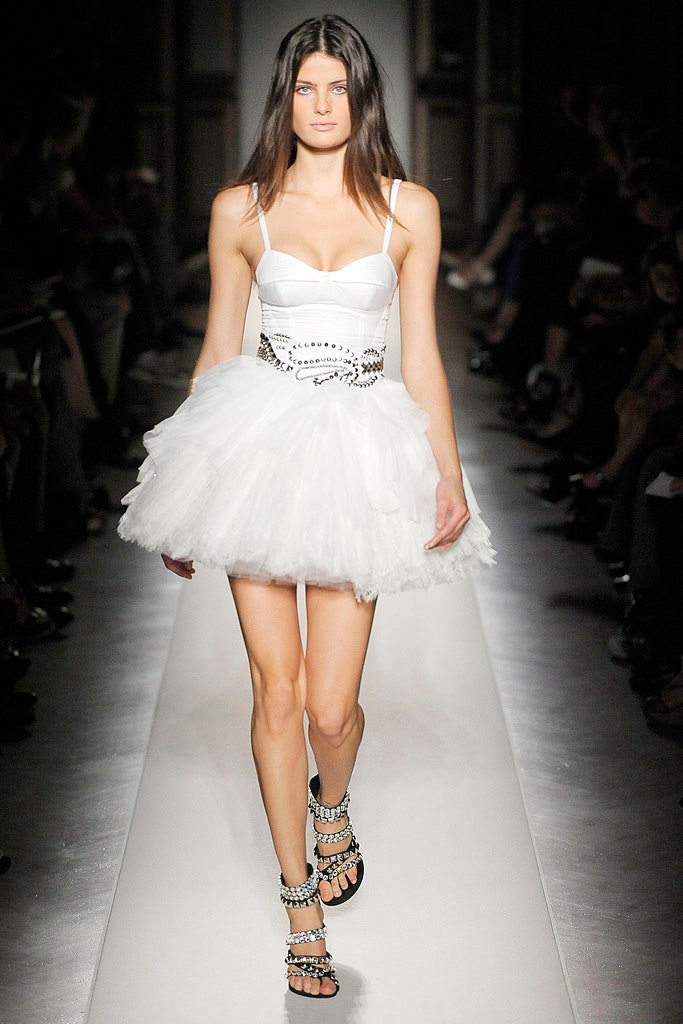 white tulle sleeveless v-neck fitted tiered flowing dress