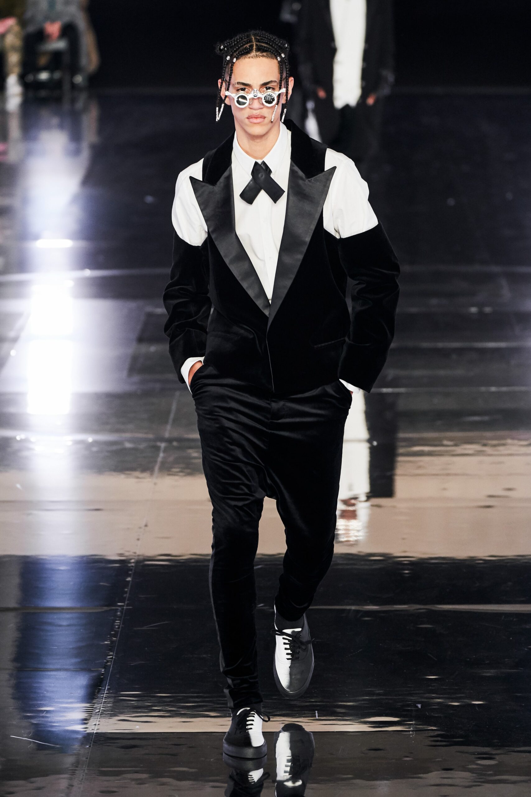 black velvet long-sleeve collared tailored buttoned suit