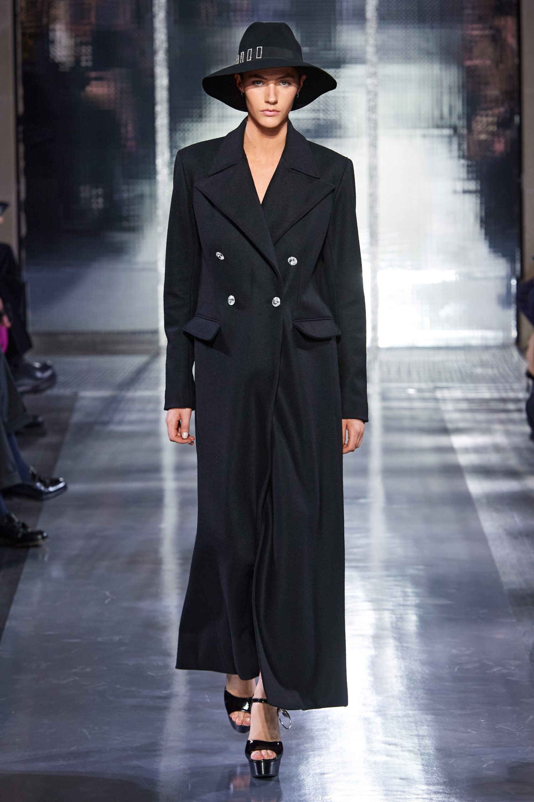 black wool long-sleeve collared fitted buttoned pockets coat