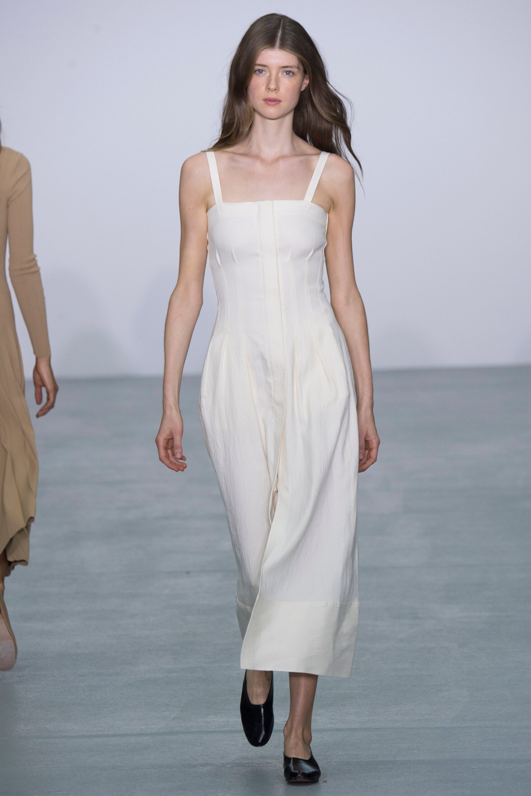 white fitted sleeveless dress