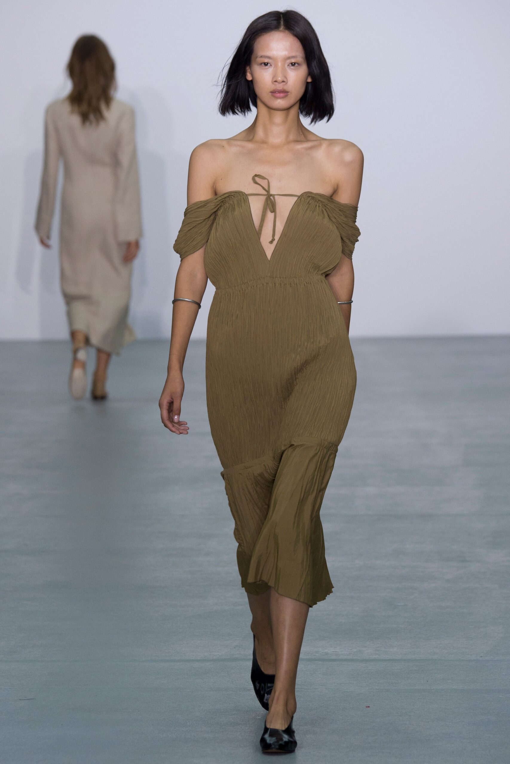 green fitted sleeveless dress