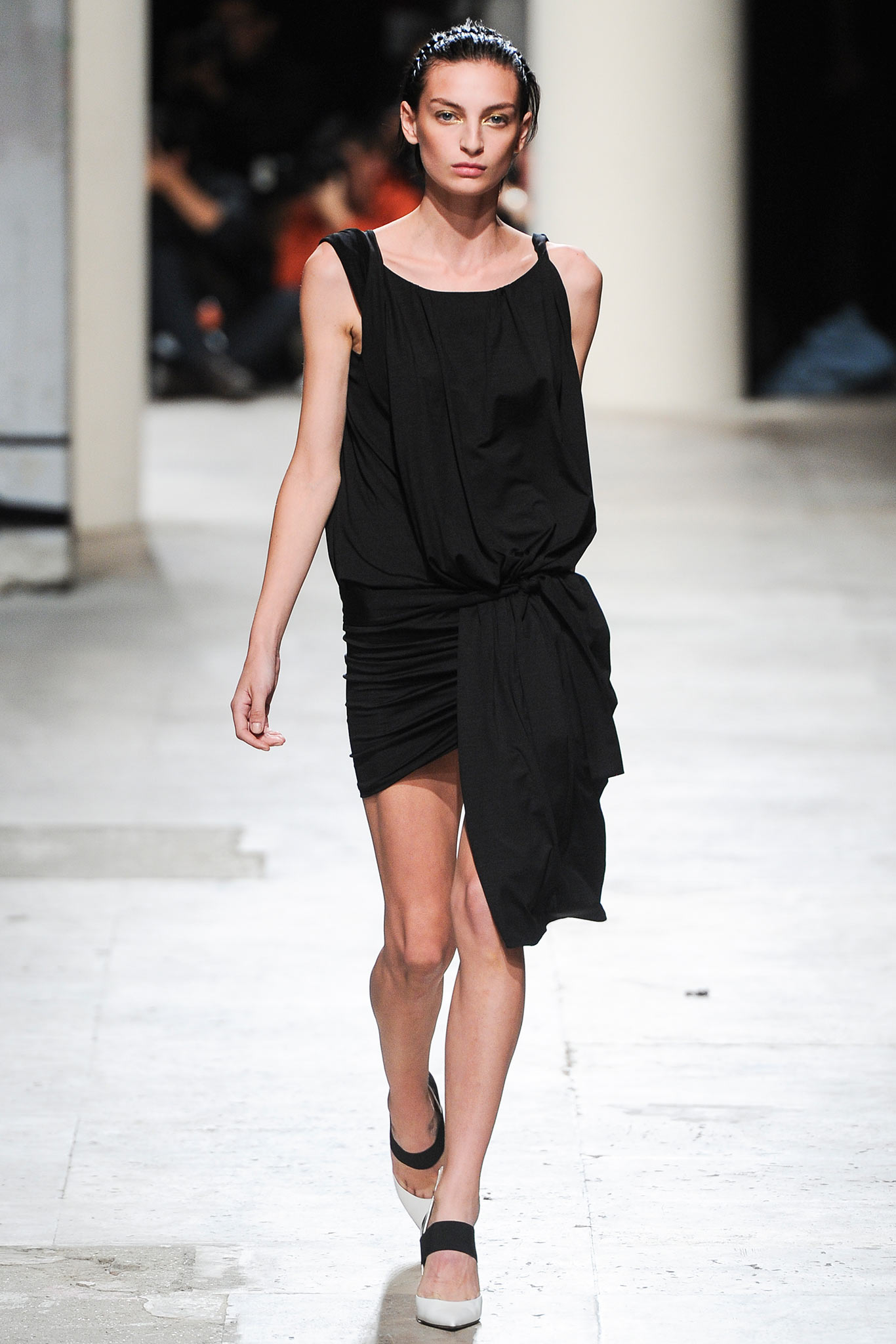 black fitted sleeveless dress