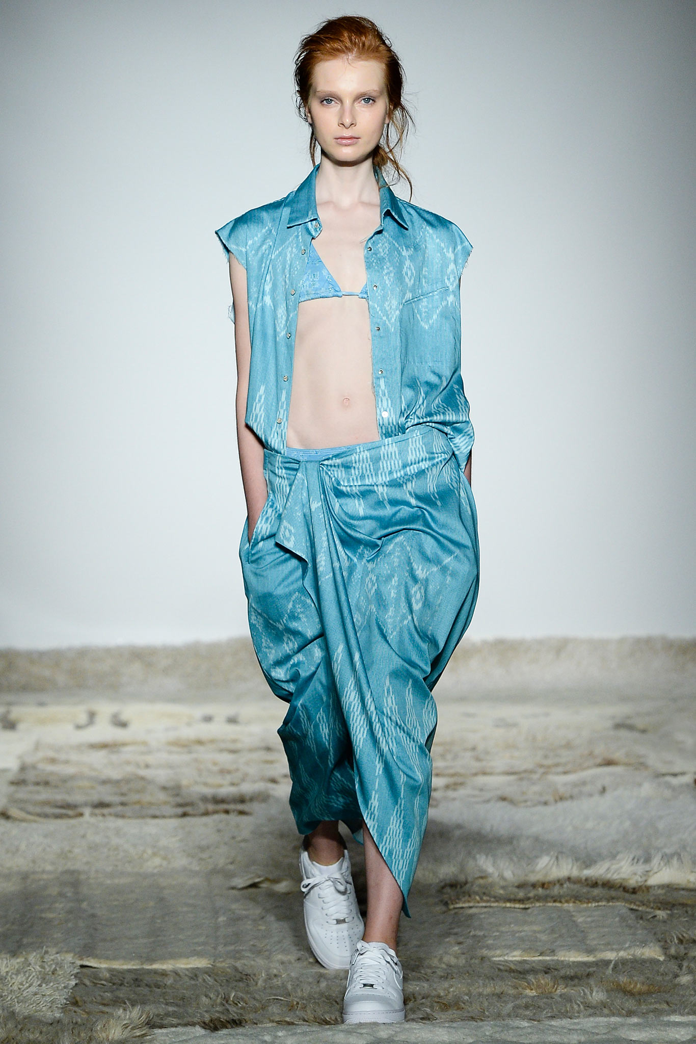 blue cotton sleeveless collared relaxed buttoned top