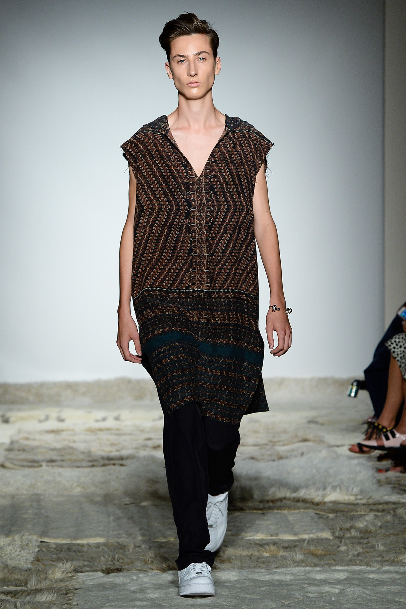 relaxed printed shirt with slim pants